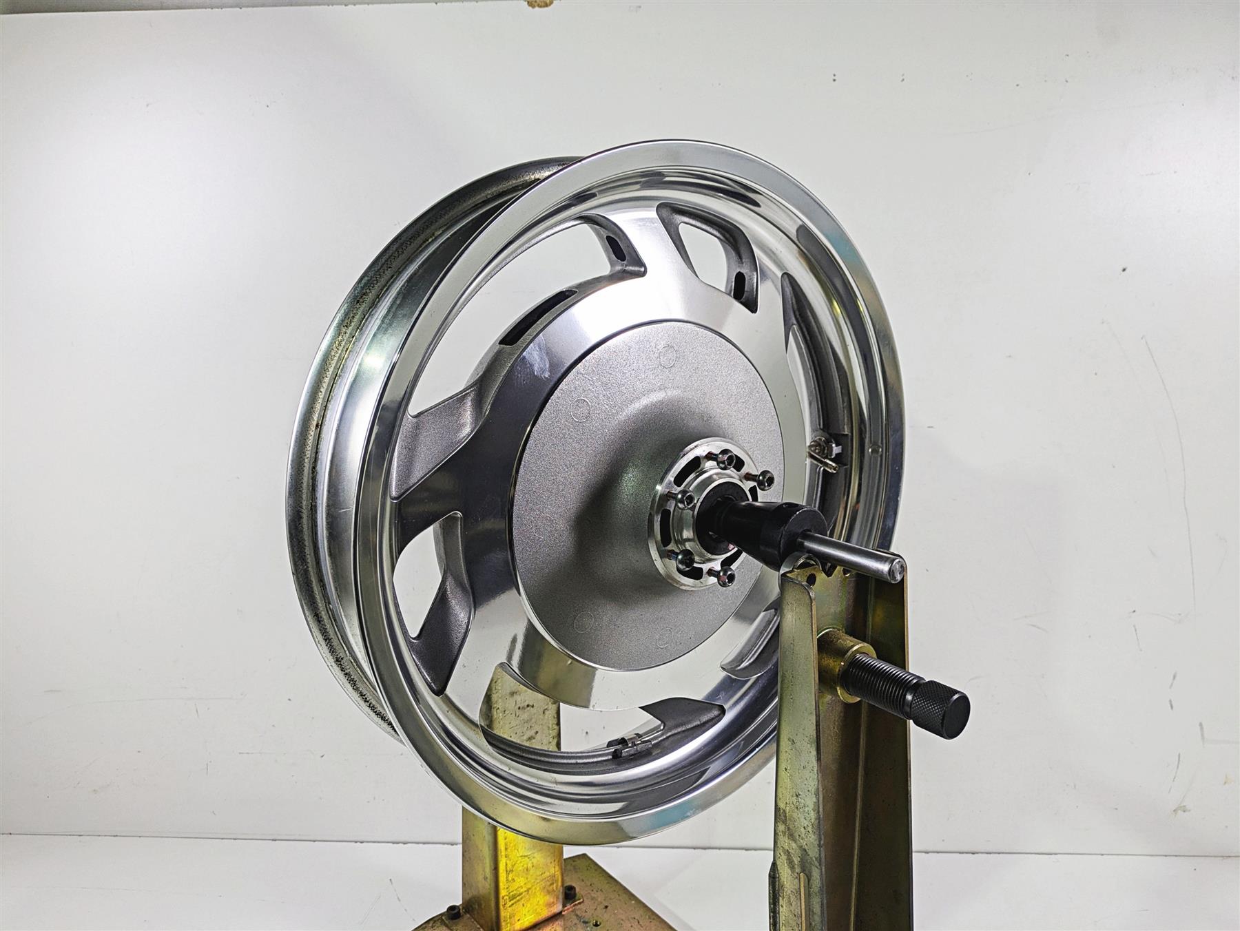 2002 Honda GL1500 CD Valkyrie Deluxe Nice Front Wheel Rim 17x3.5 44650-MZ0-B22 {{ shop.shopifyCountryName }} - Mototech271