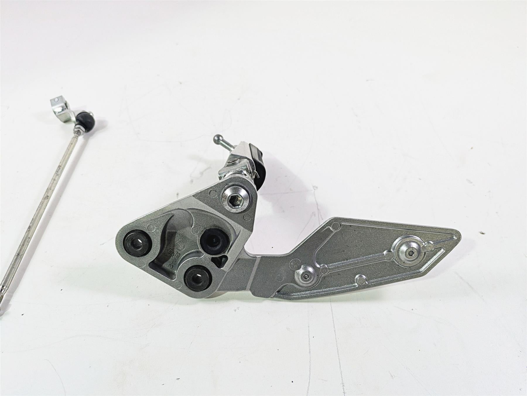 2009 Yamaha FZ1 FZS10 Fazer Left Rider Footpeg Shifter Parts Set 2D1-27442-00-00 {{ shop.shopifyCountryName }} - Mototech271