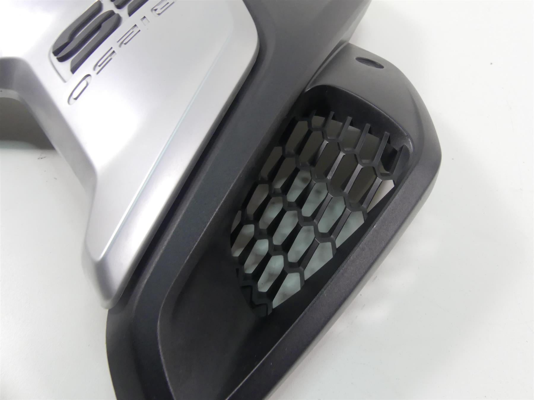 2019 BMW R1250GS K50 Right Side Intake Fairing & Emblem 46638556656 46638392882 {{ shop.shopifyCountryName }} - Mototech271