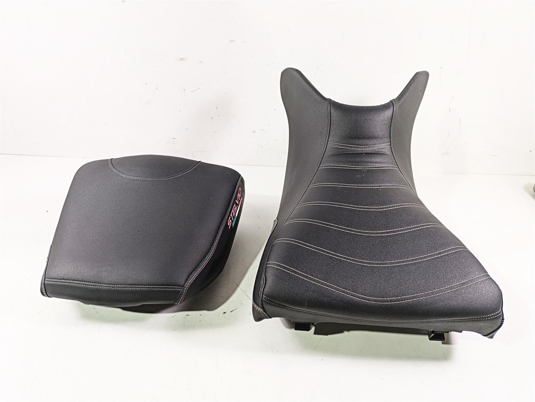 2016 Moto Guzzi Stelvio 1200 8V NTX Tappezzeria Italia Seat Set 88617600A2 {{ shop.shopifyCountryName }} - Mototech271