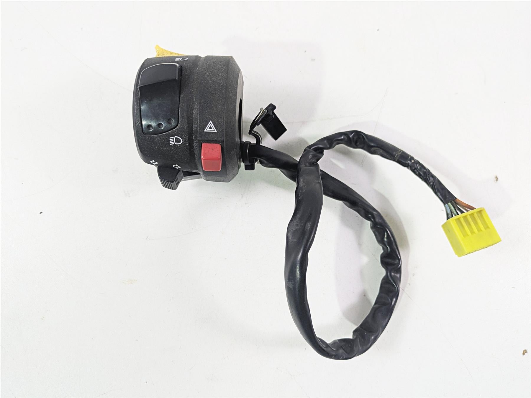 2006 Suzuki GSXR1000 K6 Left Hand Light Control Switch 37400-29G10 37400-29G12 {{ shop.shopifyCountryName }} - Mototech271