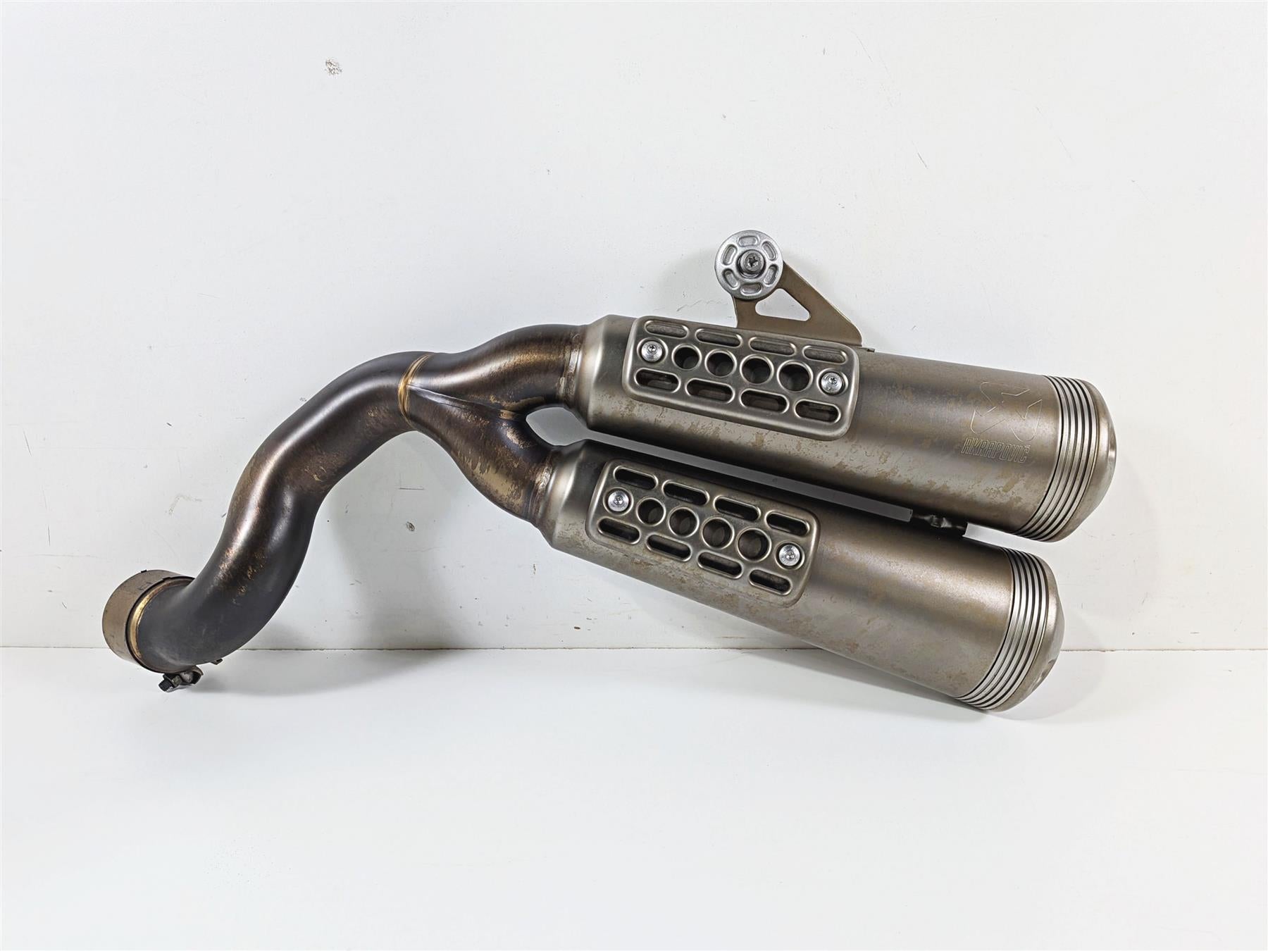 2023 BMW R nineT Scrambler K23 Akrapovic Exhaust Pipe Muffler 18519443102 {{ shop.shopifyCountryName }} - Mototech271