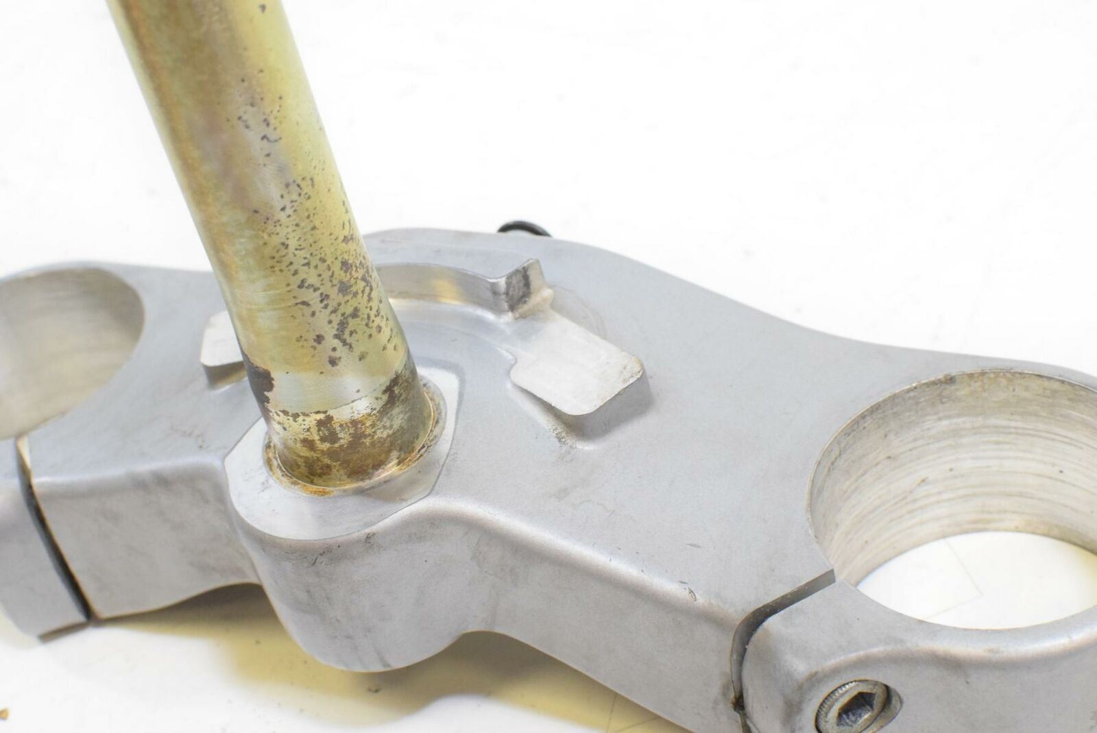 2006 Buell Ulysses XB12 X Lower Triple Tree Steering Yoke J0106.1AKEYBD {{ shop.shopifyCountryName }} - Mototech271