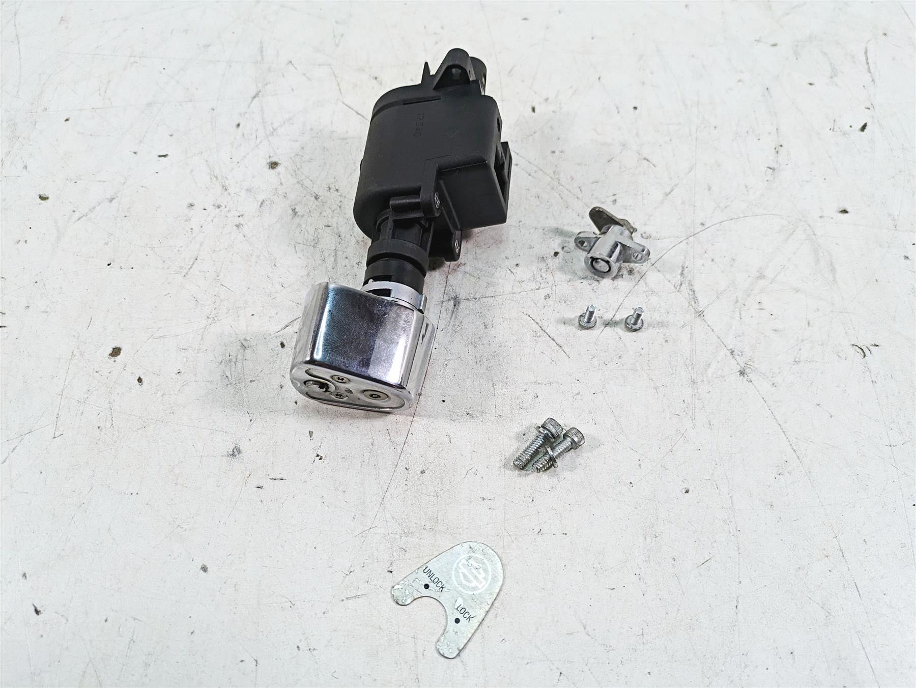 2013 Harley Touring FLHX Street Glide Ignition Switch Lock Set - Vin 71572-06
