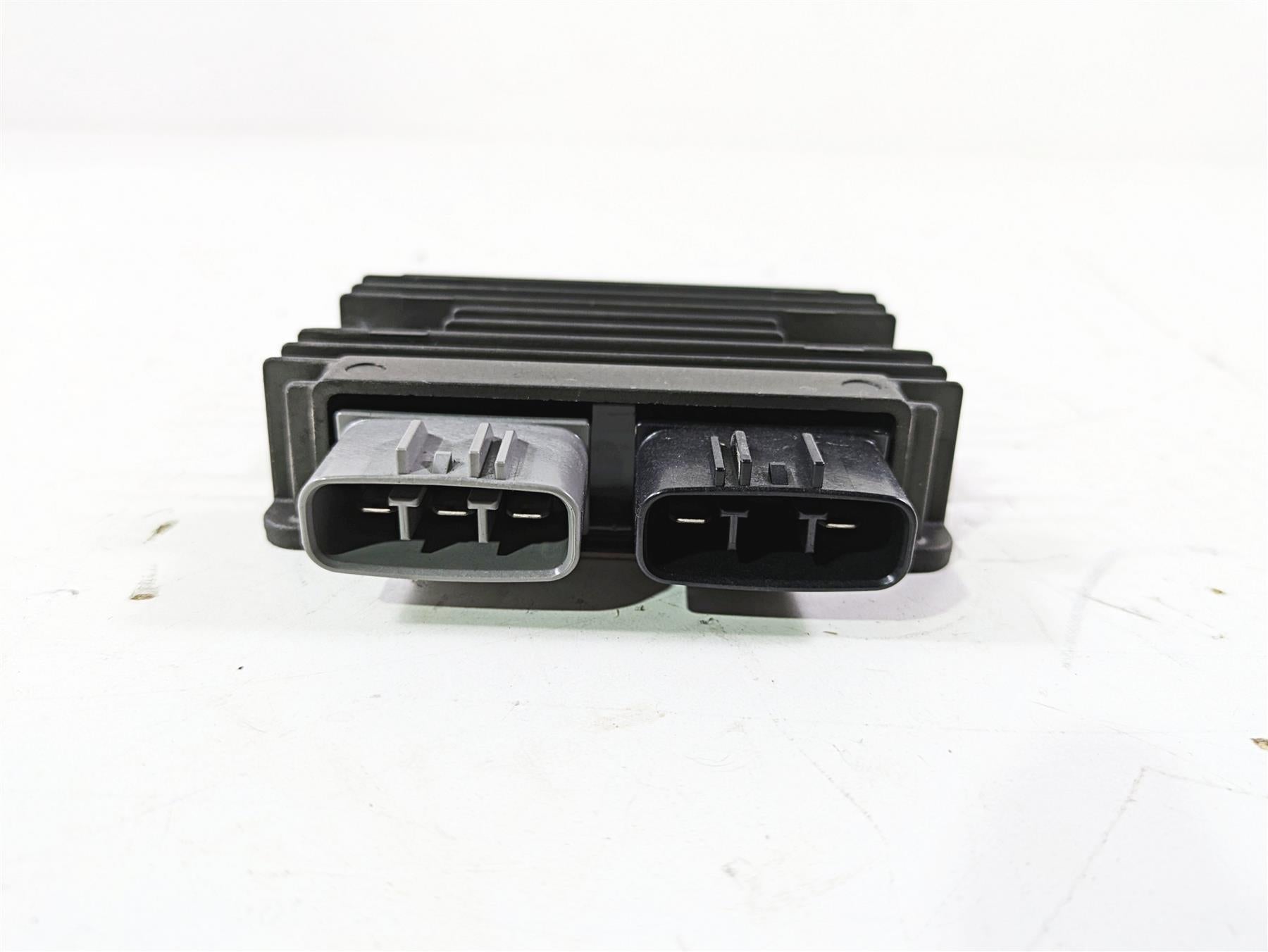 2021 Aprilia RS660 Rectifier Voltage Regulator 1A012332 SH870AA {{ shop.shopifyCountryName }} - Mototech271