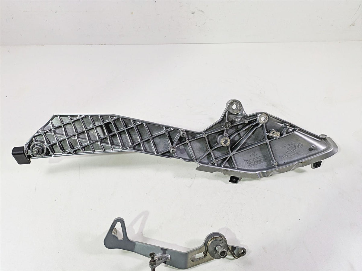 2010 BMW R1200RT K26 Right Foot Pegs Bracket & Brake Pedal Lever 46717675290 {{ shop.shopifyCountryName }} - Mototech271