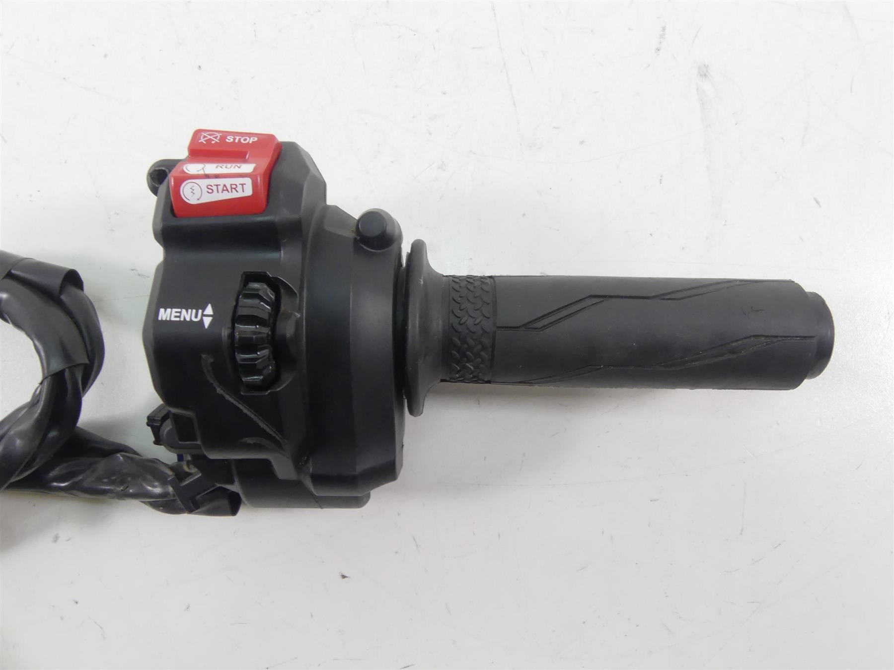 2022 Yamaha MT09 FZ09 Right Control Switch & Throttle Set - Read B7N-26240-00-00 {{ shop.shopifyCountryName }} - Mototech271