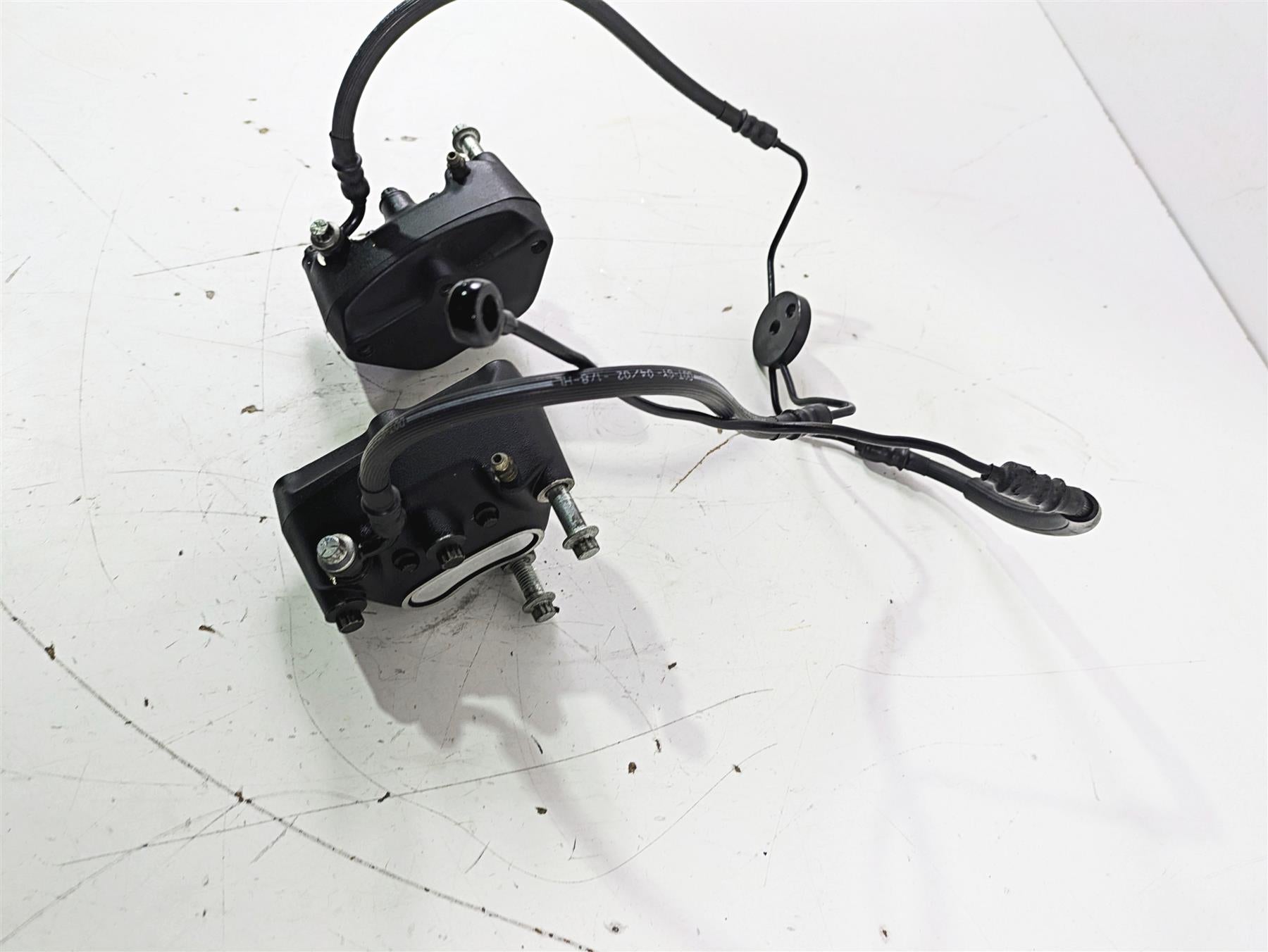 2003 Harley Touring FLHTCUI E-Glide 100th Front Brake Caliper Set 44023-00C {{ shop.shopifyCountryName }} - Mototech271