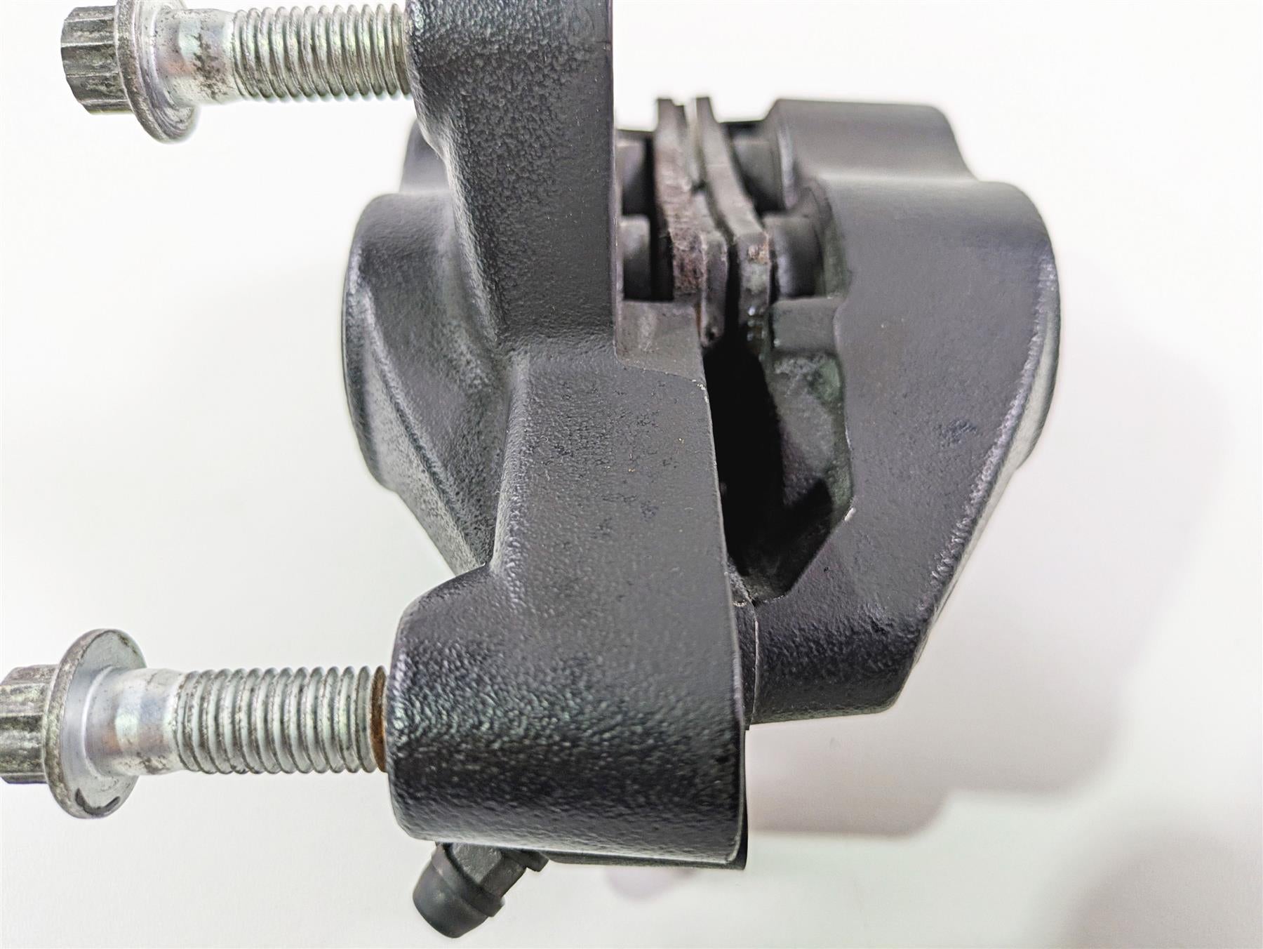 2018 Harley FLHCS Softail Heritage 115th Front Brake Caliper 41300095 {{ shop.shopifyCountryName }} - Mototech271
