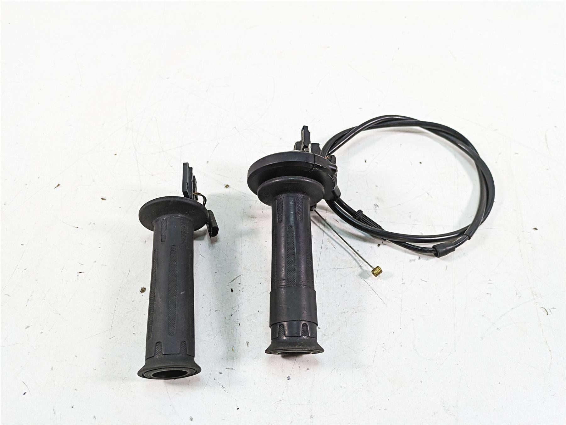 2007 BMW R1200GS K255 Adv Heated Hand Grips Throttle Cable Set 61317727067 {{ shop.shopifyCountryName }} - Mototech271