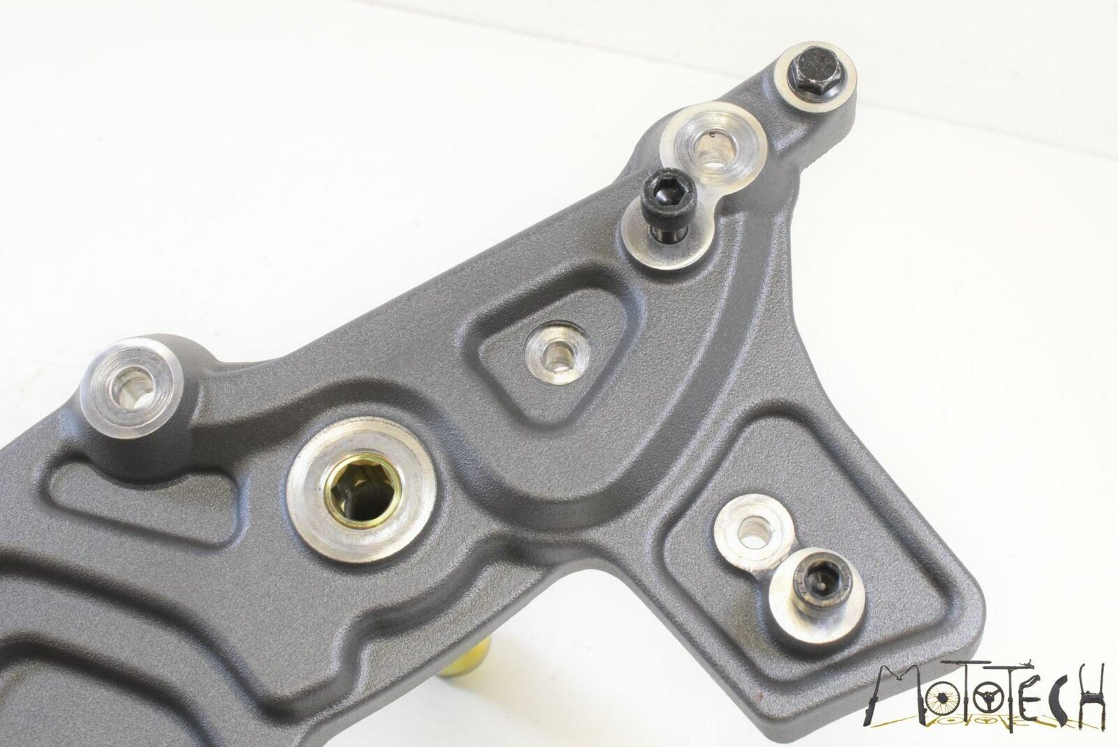 2019 Indian Scout Right Center Frame Plate Bracket 5139625-650 {{ shop.shopifyCountryName }} - Mototech271