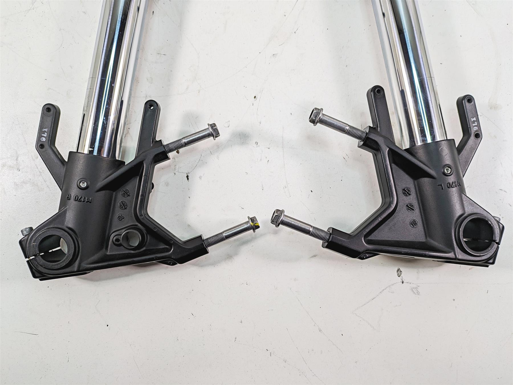2020 Moto Guzzi V85 TT Adventure Straight Front Fork Leg Set - Read 2B004749 {{ shop.shopifyCountryName }} - Mototech271