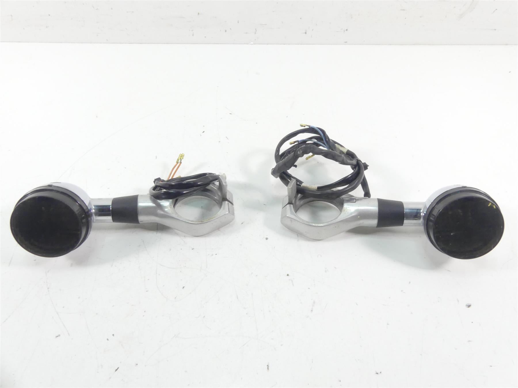 2003 Honda VTX1800 C Smoked Front Blinker & Clamp Set 33400-MBH-672 {{ shop.shopifyCountryName }} - Mototech271