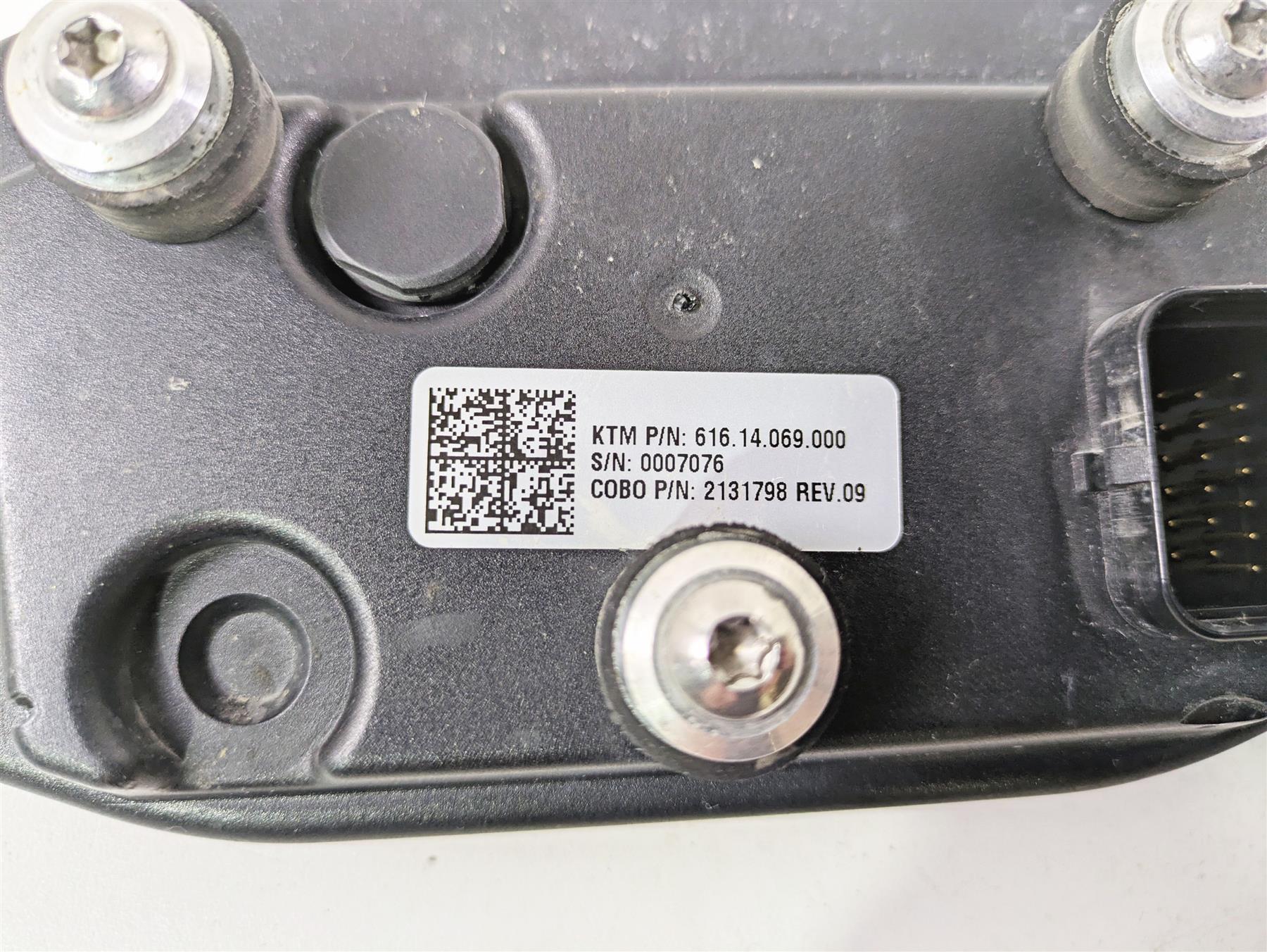 2018 KTM 1290 Super Duke R Speedometer Gauge Instrument - 19k 61614069000 {{ shop.shopifyCountryName }} - Mototech271