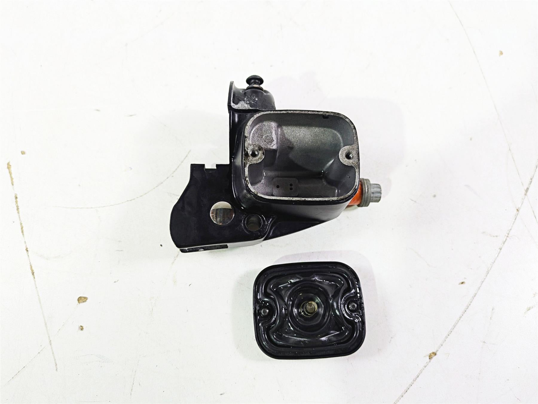 2009 Harley FXCWC Softail Rocker Front 9/16" Brake Master Cylinder 45064-08 {{ shop.shopifyCountryName }} - Mototech271