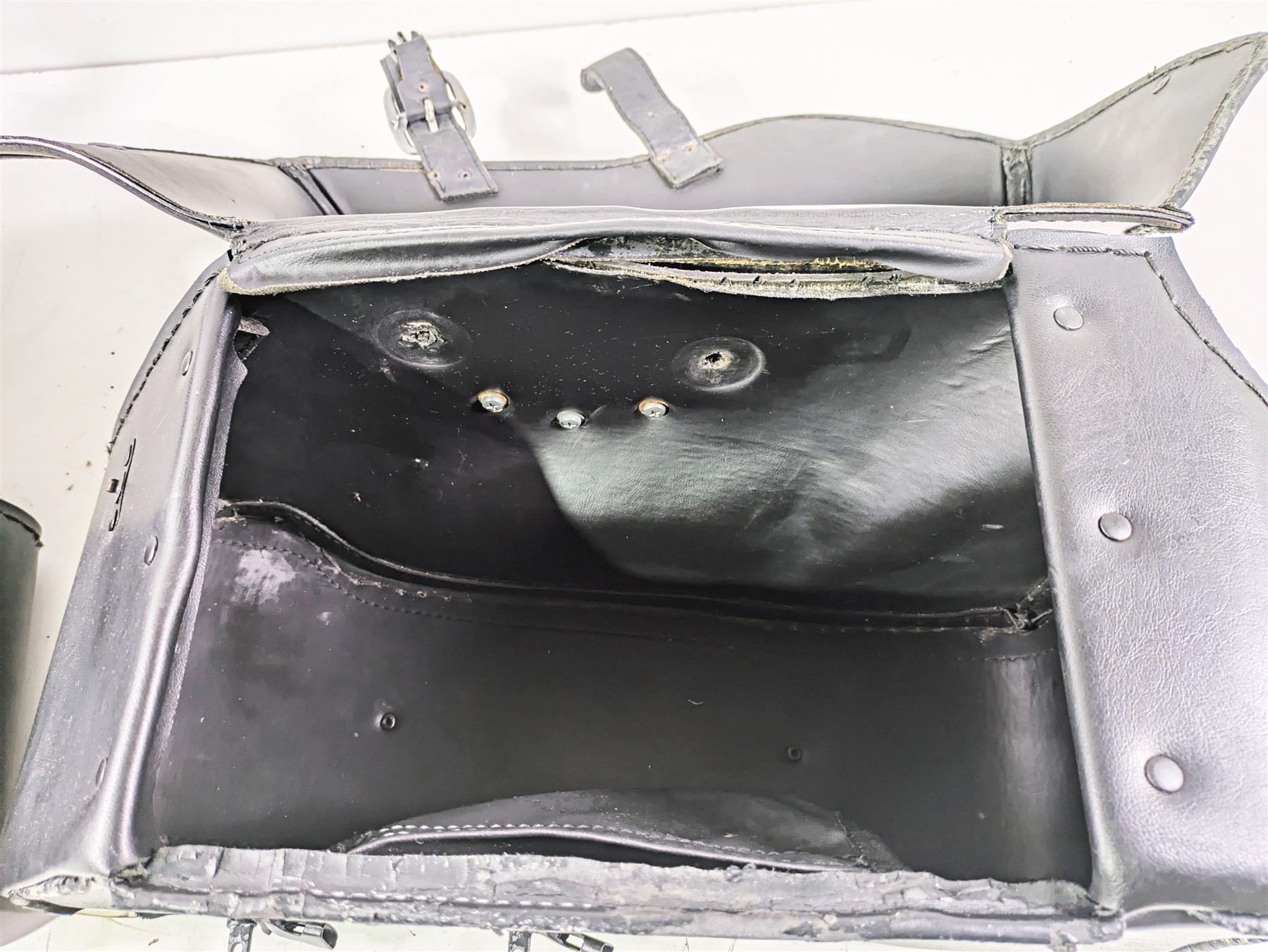 2002 Honda V-Twin VTX1800 C Left Right Saddlebag & Mounts Set {{ shop.shopifyCountryName }} - Mototech271