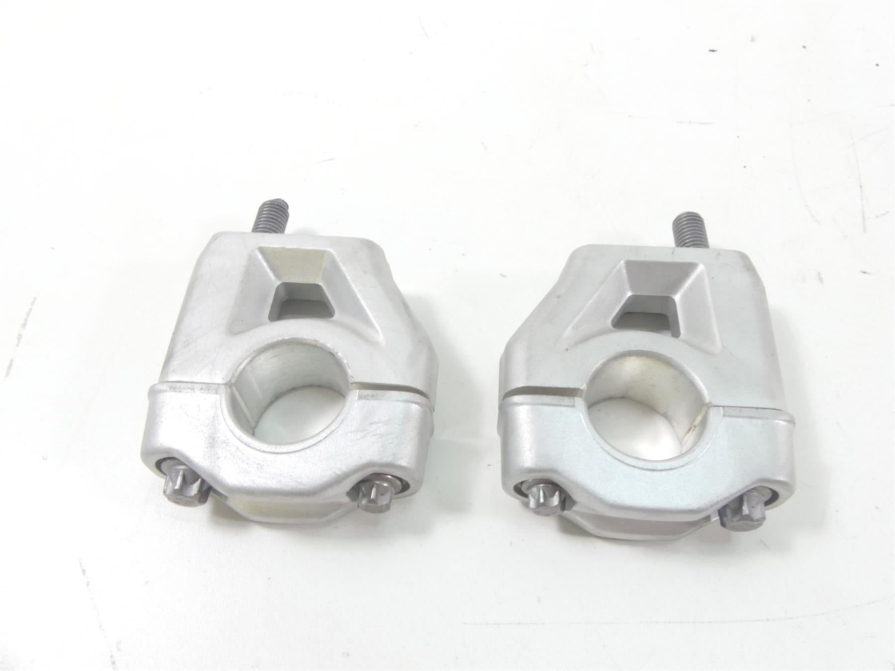 2009 BMW R1200GS K25 Left Right Handlebar Handle Bar Riser Set 28,5 31427718173 {{ shop.shopifyCountryName }} - Mototech271