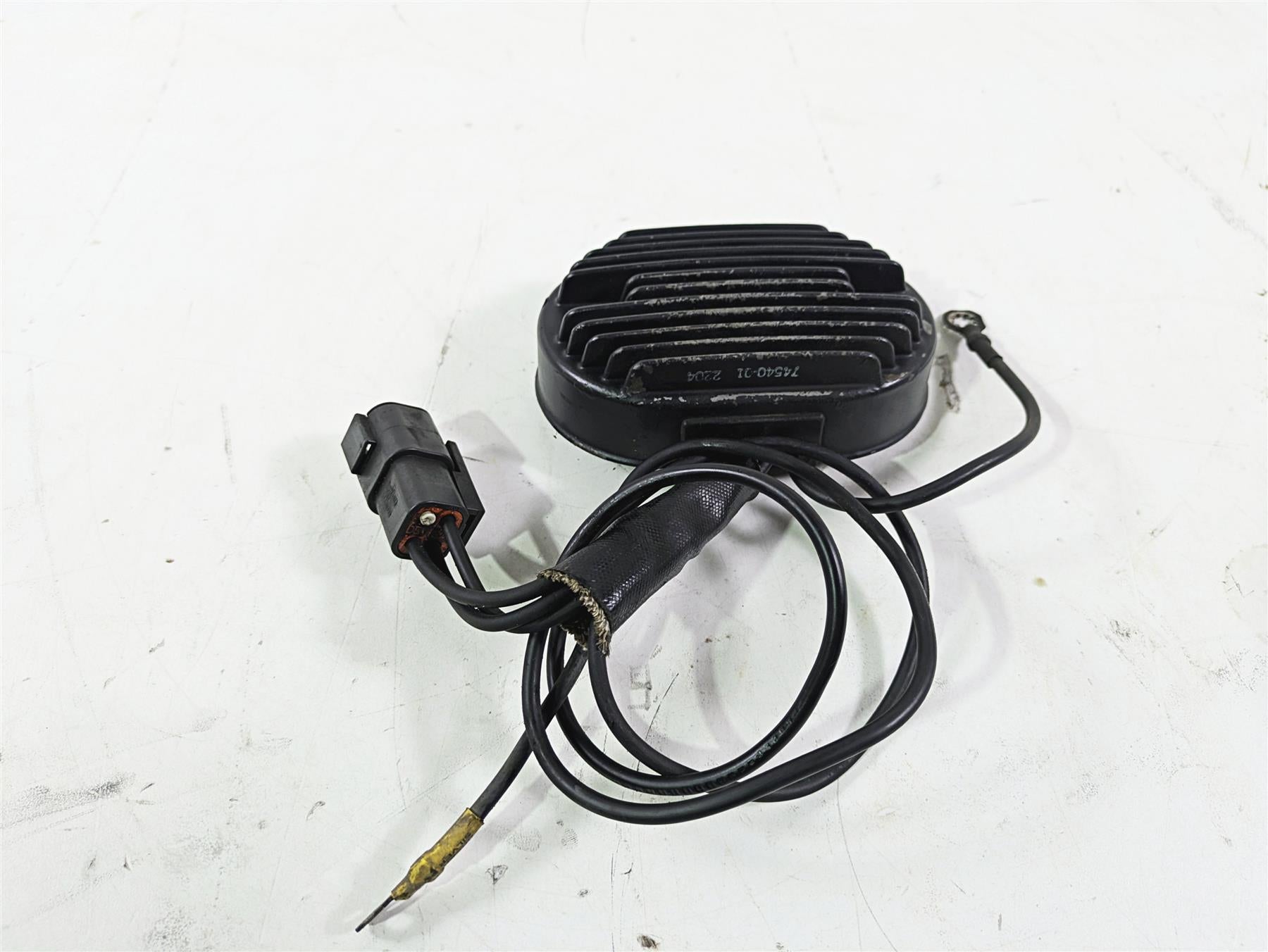 2004 Harley FLSTCI Softail Heritage Rectifier Voltage Regulator 74540-01 {{ shop.shopifyCountryName }} - Mototech271