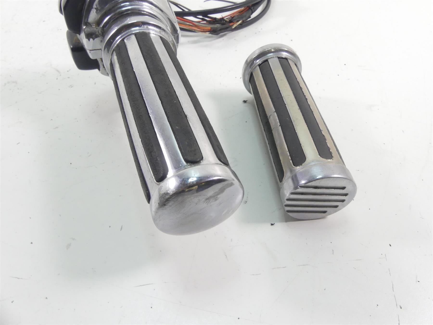 1998 Harley Dyna FXDL Low Rider Right Hand Control Switch Ape Hanger 71684-06A {{ shop.shopifyCountryName }} - Mototech271