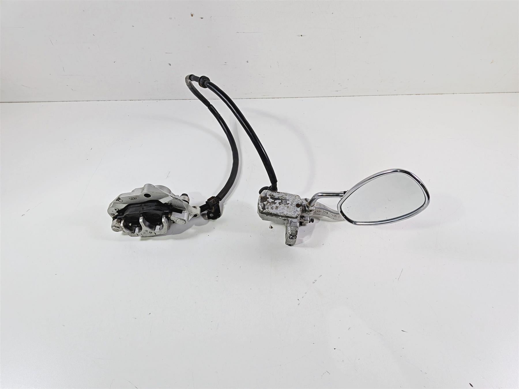 2002 Yamaha XVS650 V-Star Classic Front Brake Caliper & Master 4WM-2580U-00-00 {{ shop.shopifyCountryName }} - Mototech271