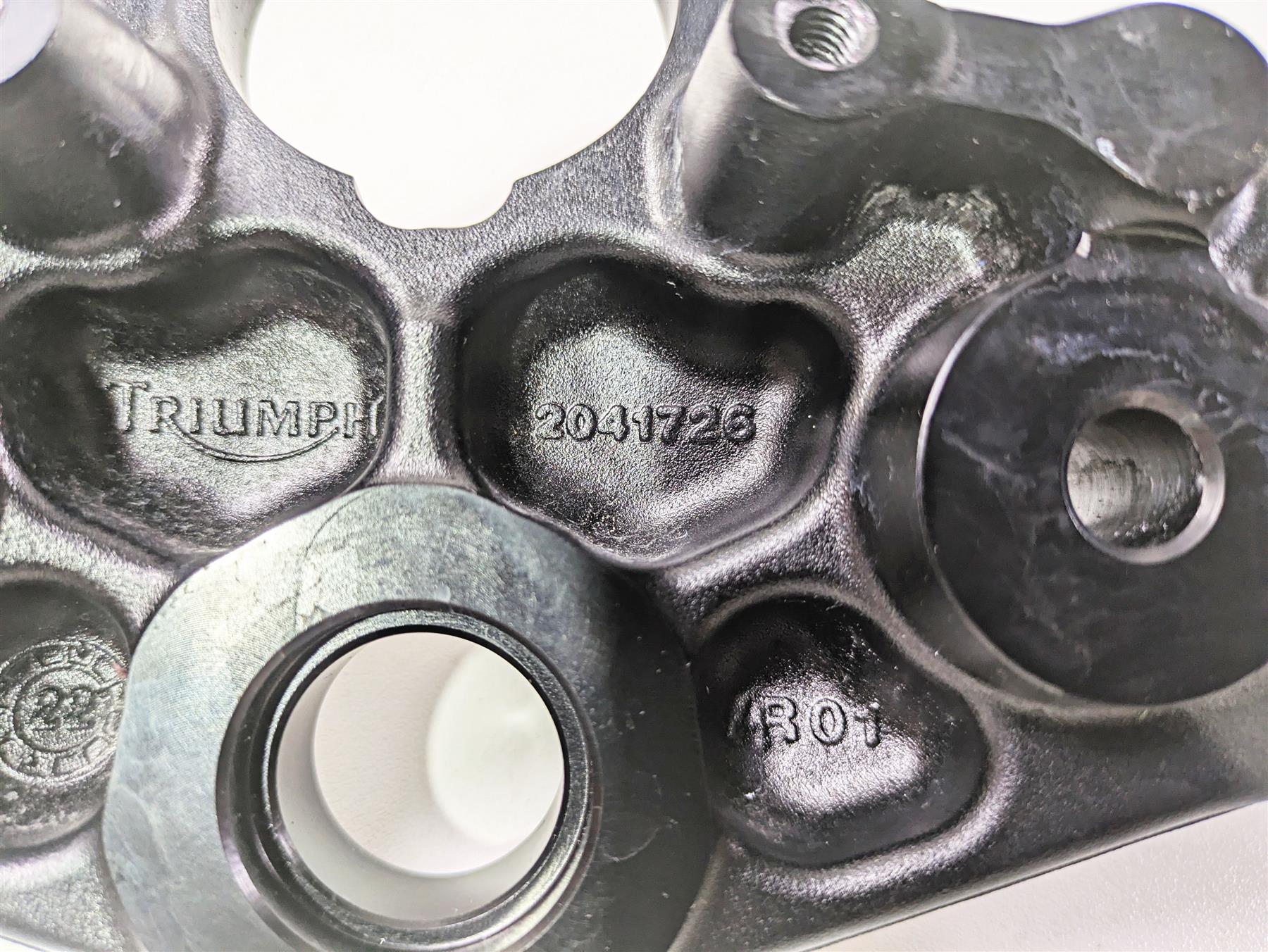 2024 Triumph Street Triple 765 R Upper Triple Tree Steering Clamp T2041726 {{ shop.shopifyCountryName }} - Mototech271