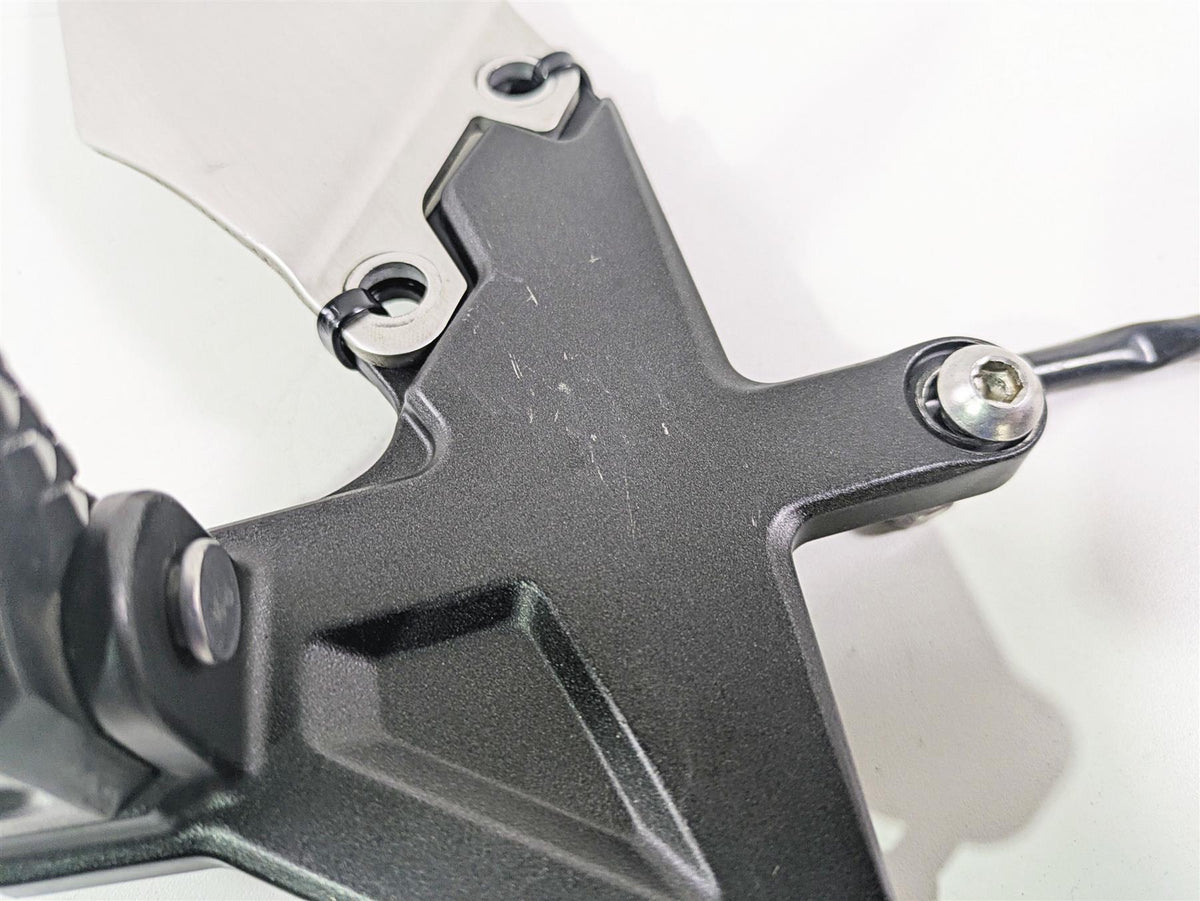 2016 Kawasaki ZX10R Ninja Right Front Footpeg + Mount 35063-1331-18R {{ shop.shopifyCountryName }} - Mototech271