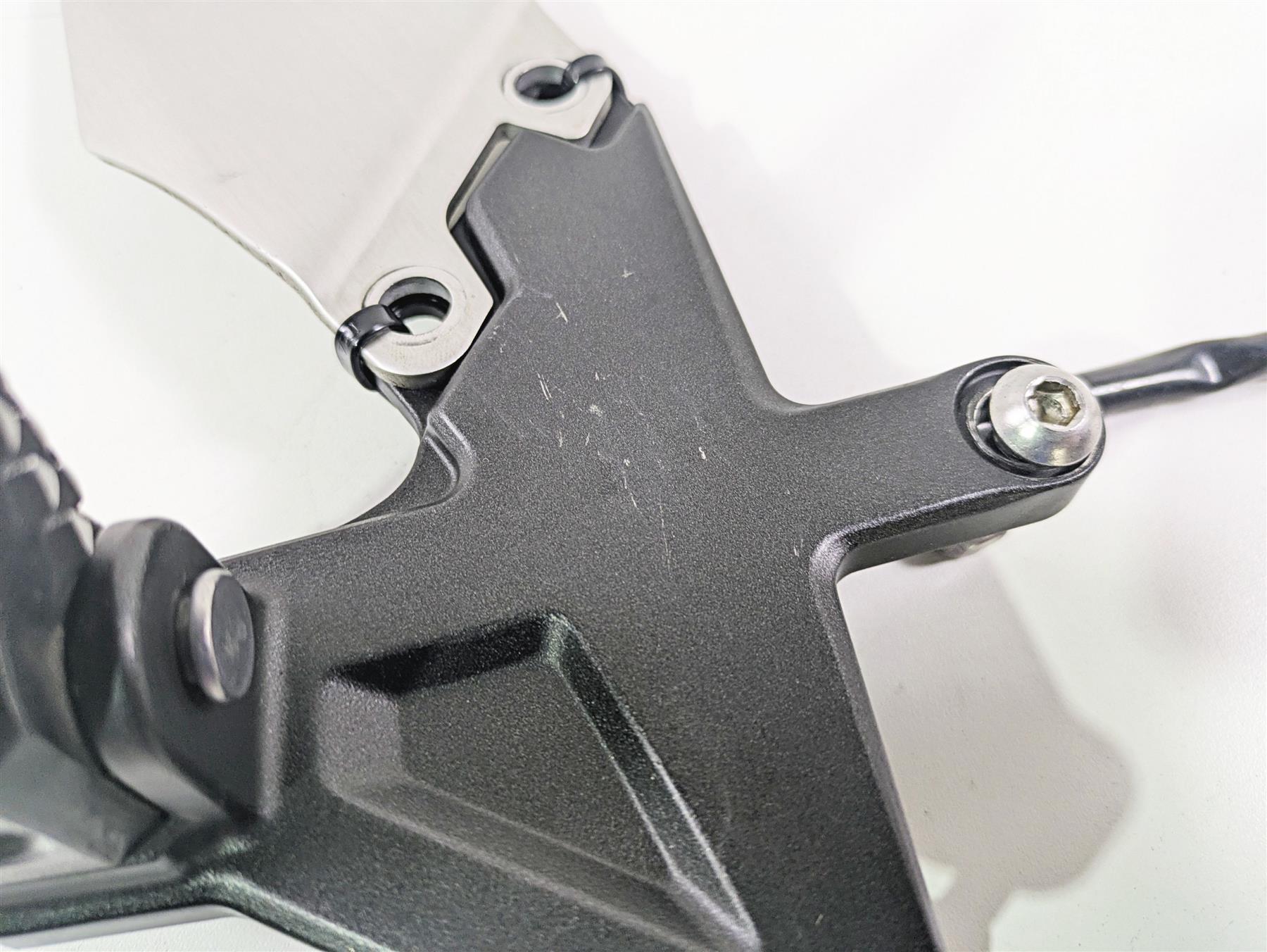 2016 Kawasaki ZX10R Ninja Right Front Footpeg + Mount 35063-1331-18R {{ shop.shopifyCountryName }} - Mototech271