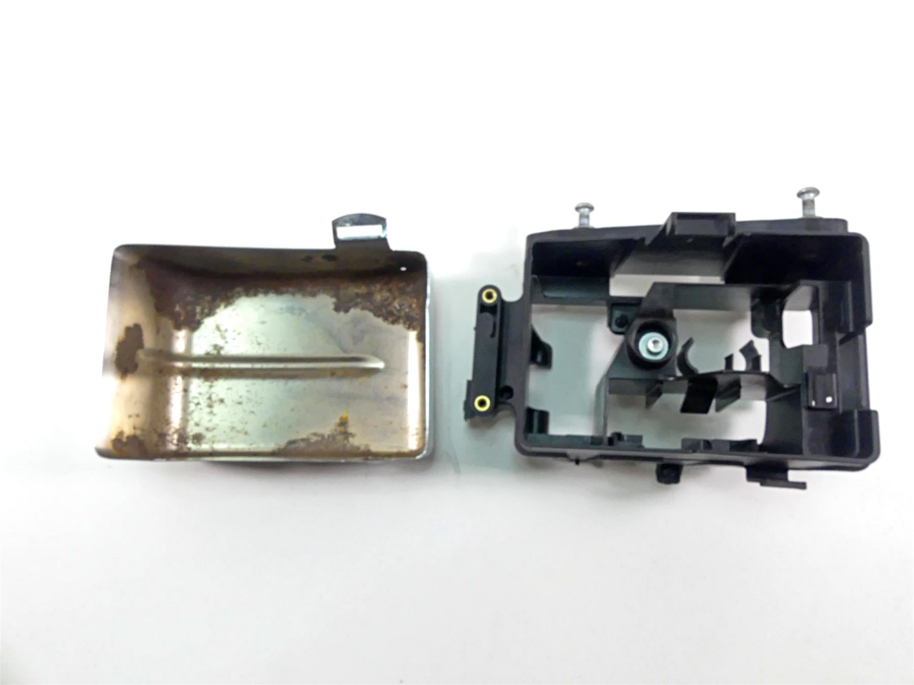 2014 Harley FXDL Dyna Low Rider Electric Holder Tray & Cover 69200101 70367-12 {{ shop.shopifyCountryName }} - Mototech271