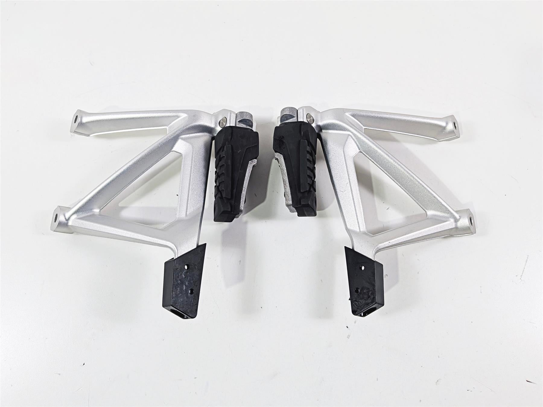 2016 BMW R1200 GS K50 Rear Passenger Footpeg Set 46718528793 46718528794 {{ shop.shopifyCountryName }} - Mototech271