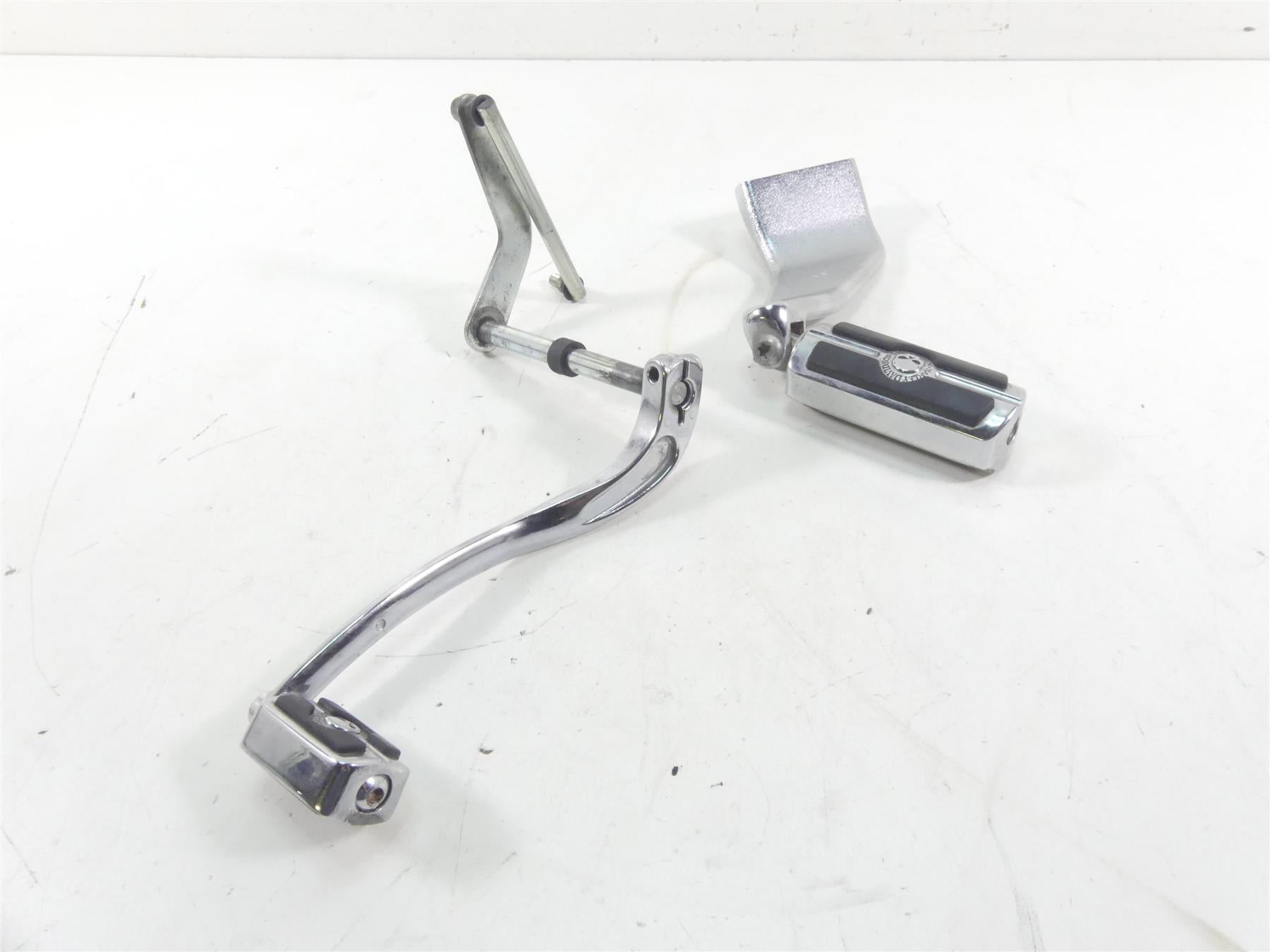 2015 Harley FXDL Dyna Low Rider Left Rider Mid Footpeg & Shifter 50500279