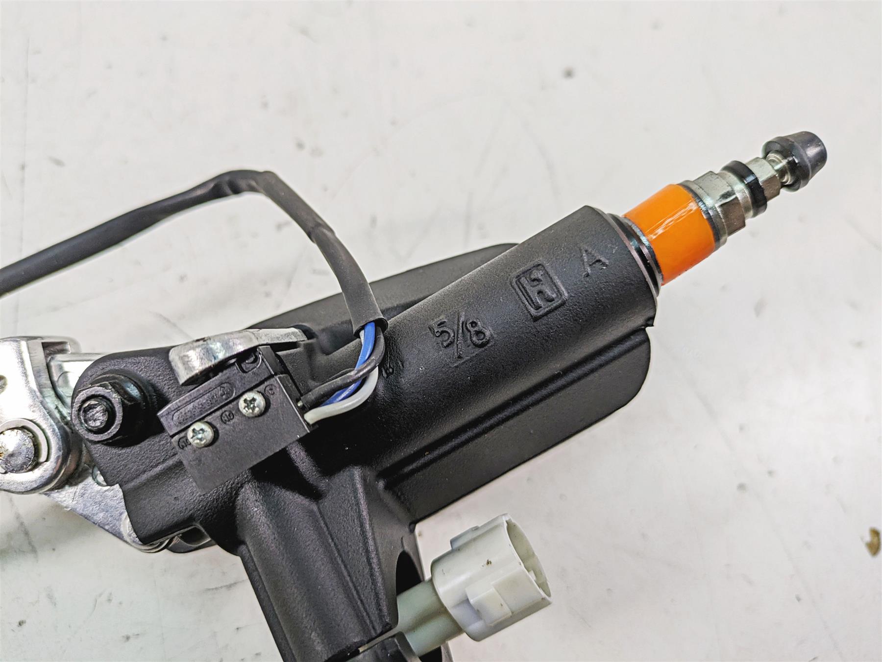 2014 Moto Guzzi California 1400 T Front Brake Master Cylinder 5/8" 887764 {{ shop.shopifyCountryName }} - Mototech271