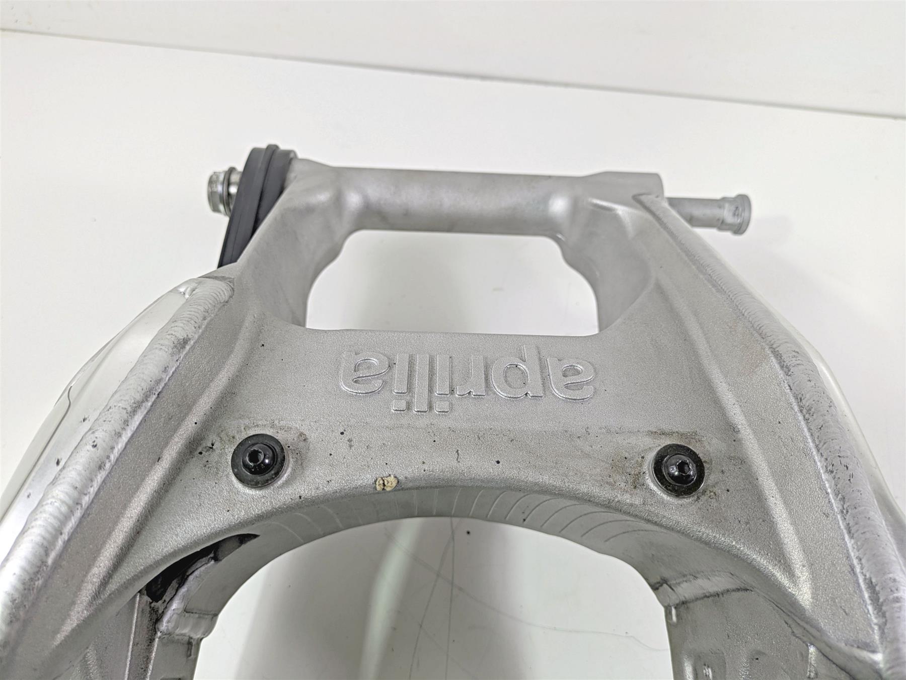 2017 Aprilia RSV 1100 Tuono V4 Factory Rear Swingarm Swing Arm - Read 2B001289 {{ shop.shopifyCountryName }} - Mototech271