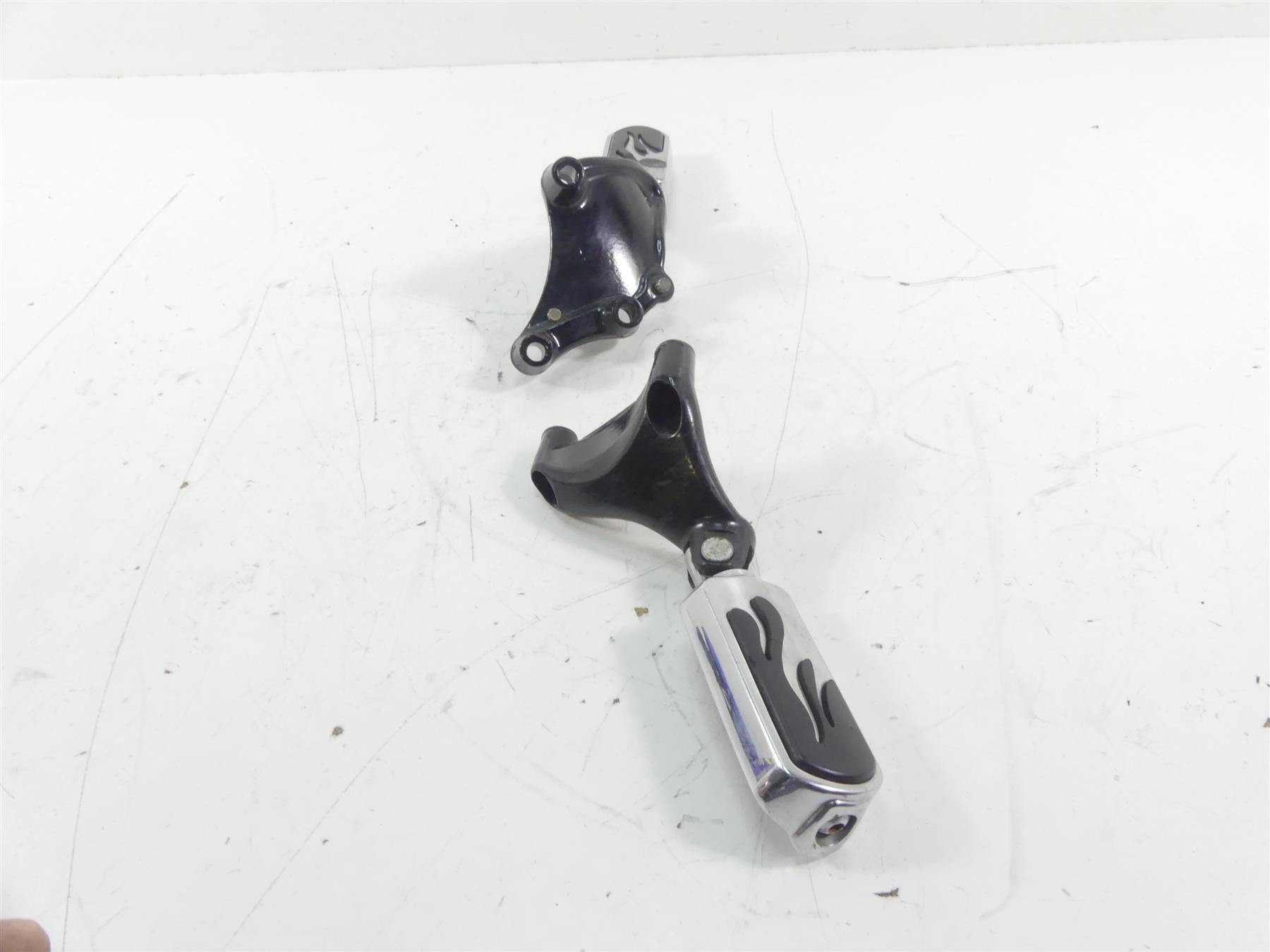 2014 Harley Sportster XL1200 C Rear Passenger Footpeg Set 49314-04 49315-04 {{ shop.shopifyCountryName }} - Mototech271