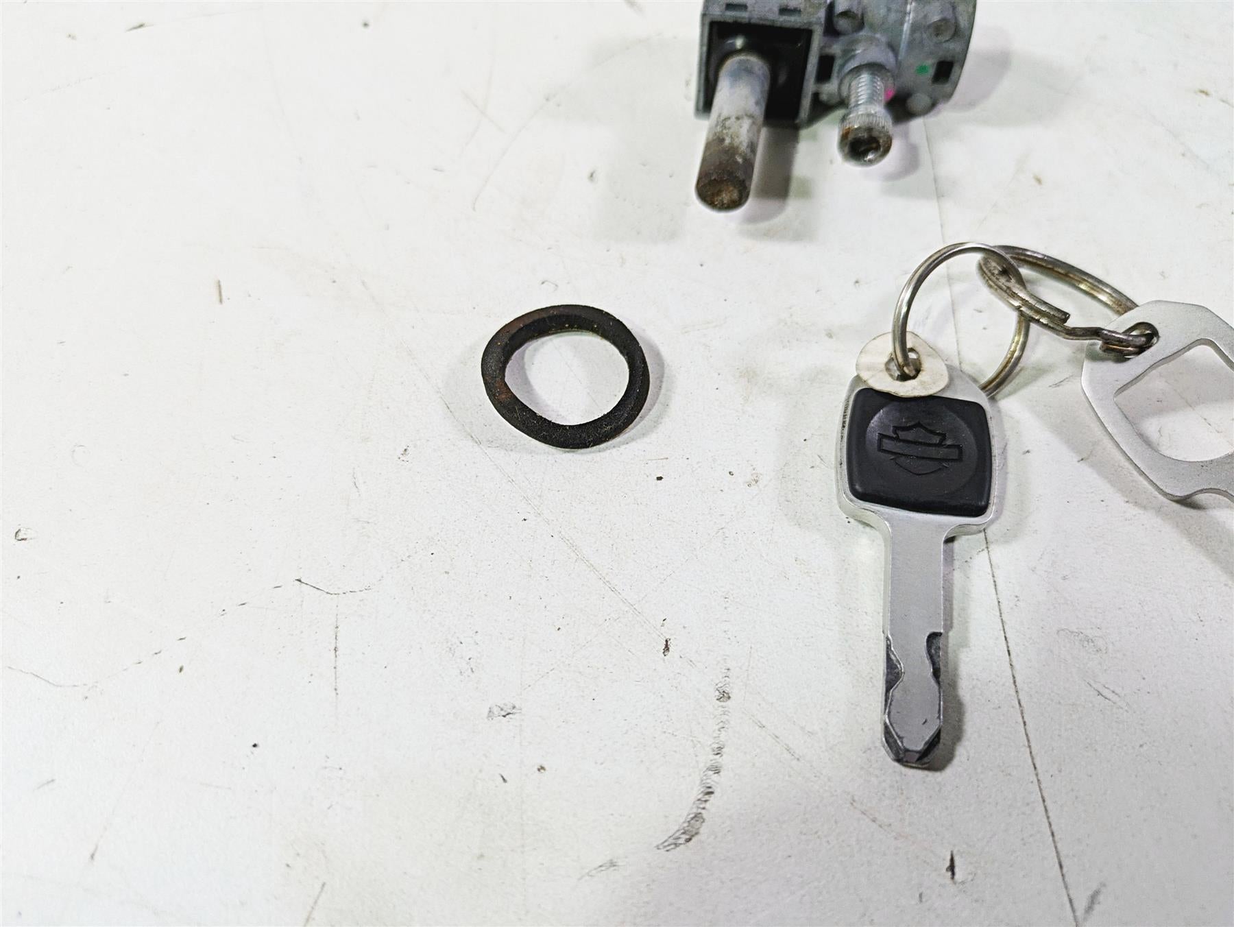 2018 Harley Softail FXFBS Fat Bob Fork Lock Keys Set 45600049 {{ shop.shopifyCountryName }} - Mototech271