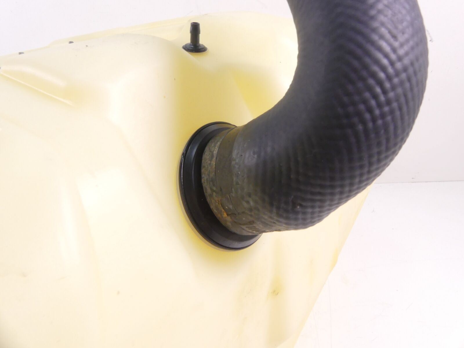 2014 Yamaha Waverunner VXR VX1800 Plastic 18.5g Fuel Gas Tank F2S-U7711-02-00 {{ shop.shopifyCountryName }} - Mototech271