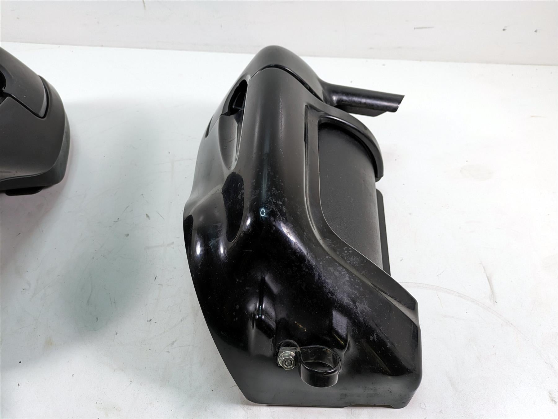 2006 Harley Touring FLHTCUI Electra Glide Lower Leg Fairing Cover Set 58817-05A {{ shop.shopifyCountryName }} - Mototech271