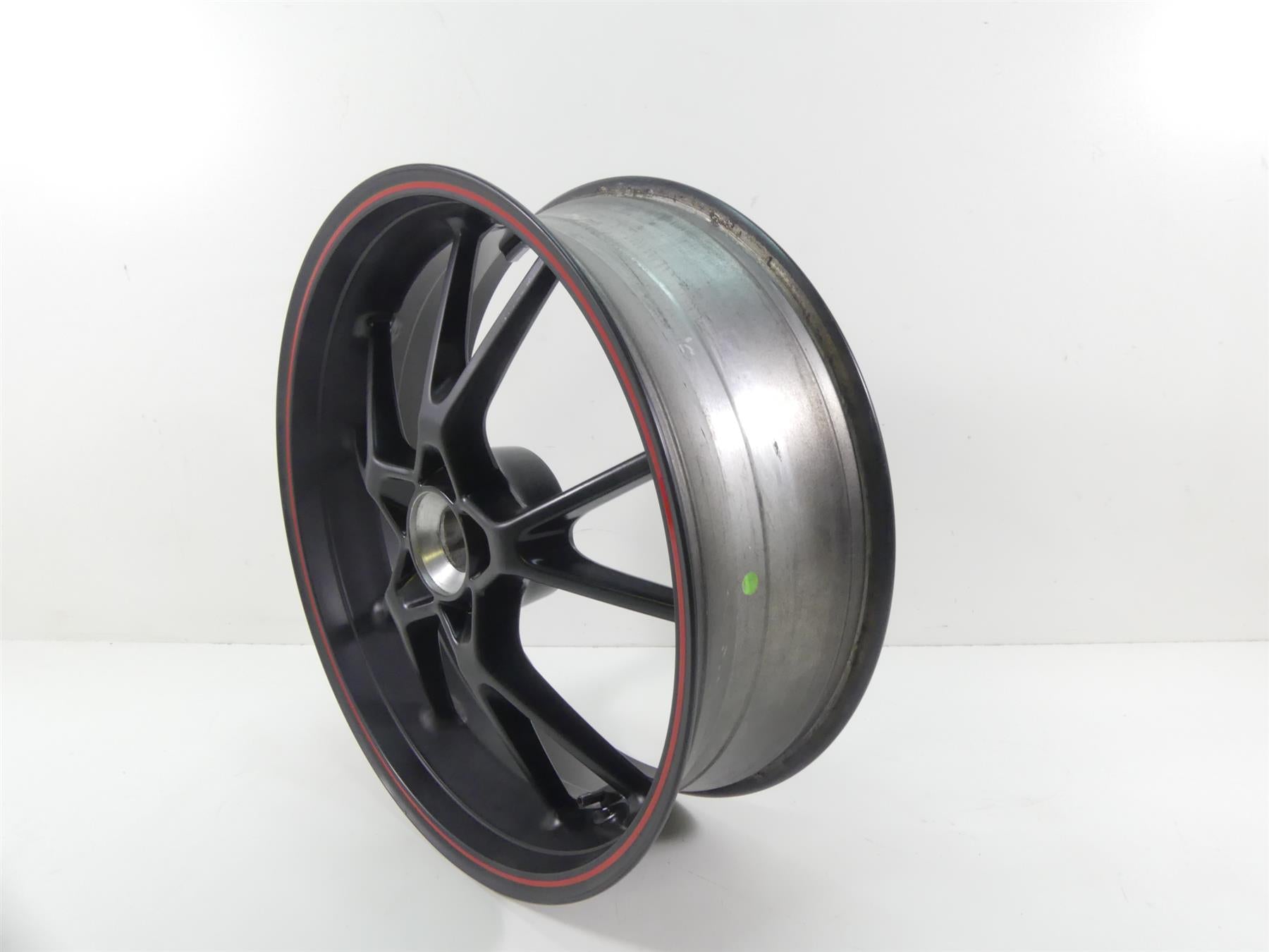 2015 Triumph 1050 Speed Triple R Straight Rear Wheel Rim 17x6 T2010353 {{ shop.shopifyCountryName }} - Mototech271
