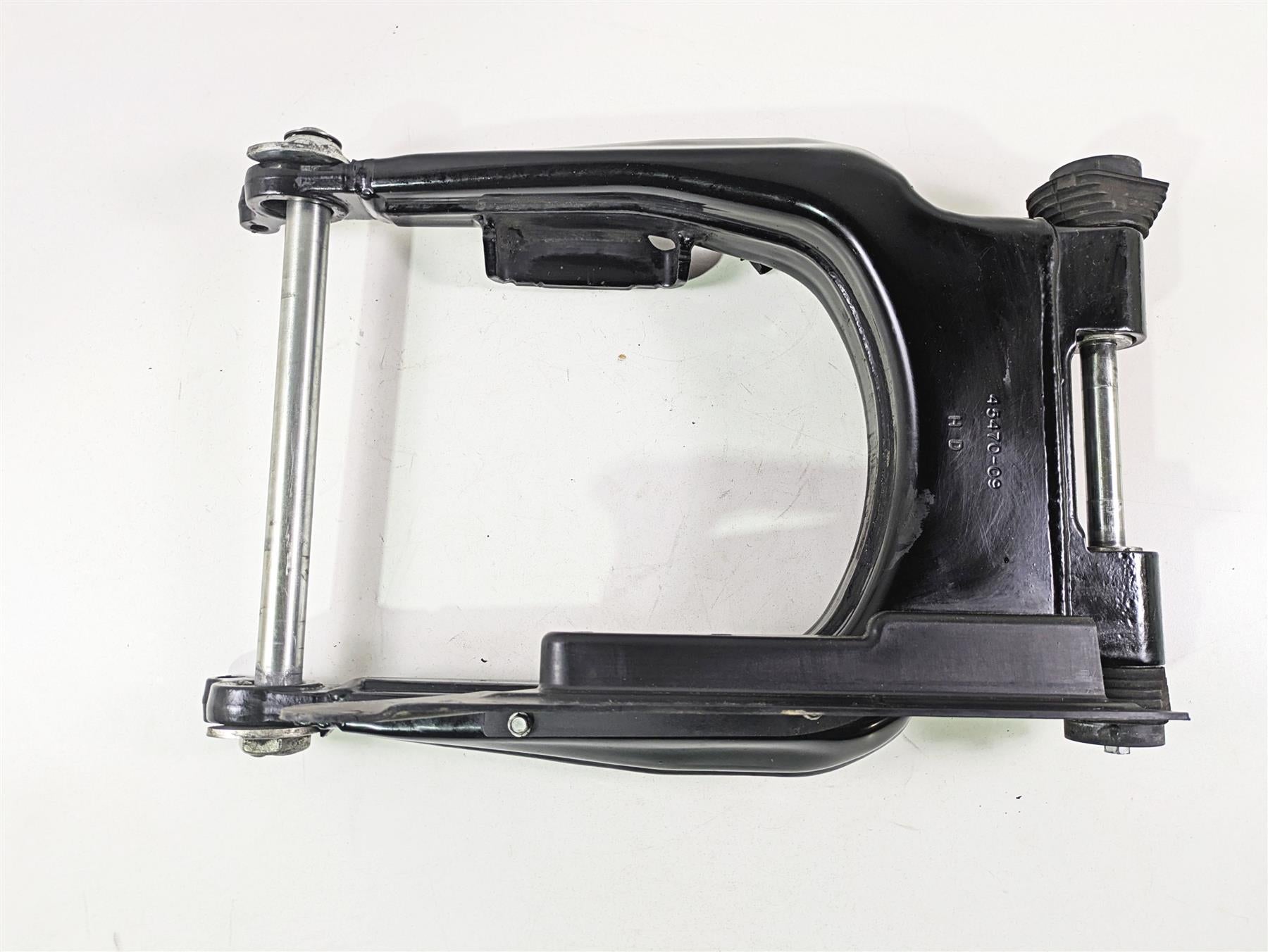 2021 Harley Touring FLTRX Road Glide Rear Swingarm & Axle Set 45470-09