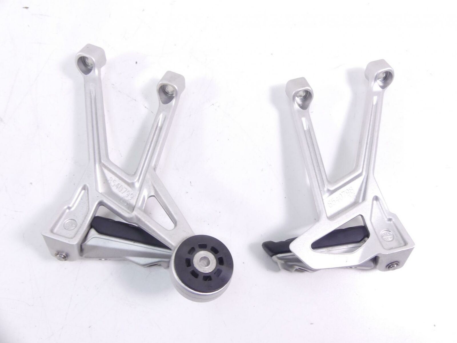 2016 BMW R1200R K53 Passenger Footpeg Foot Peg Set 46718540798 46718540799 {{ shop.shopifyCountryName }} - Mototech271
