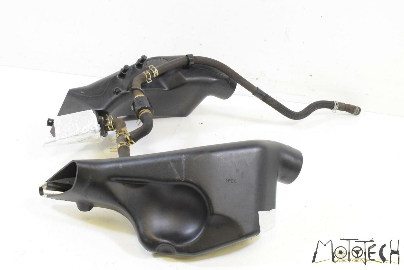 2005 Kawasaki ZZR1200 ZX1200 Front Air Intake Duct Ram Scoop Set 14073-1818 {{ shop.shopifyCountryName }} - Mototech271