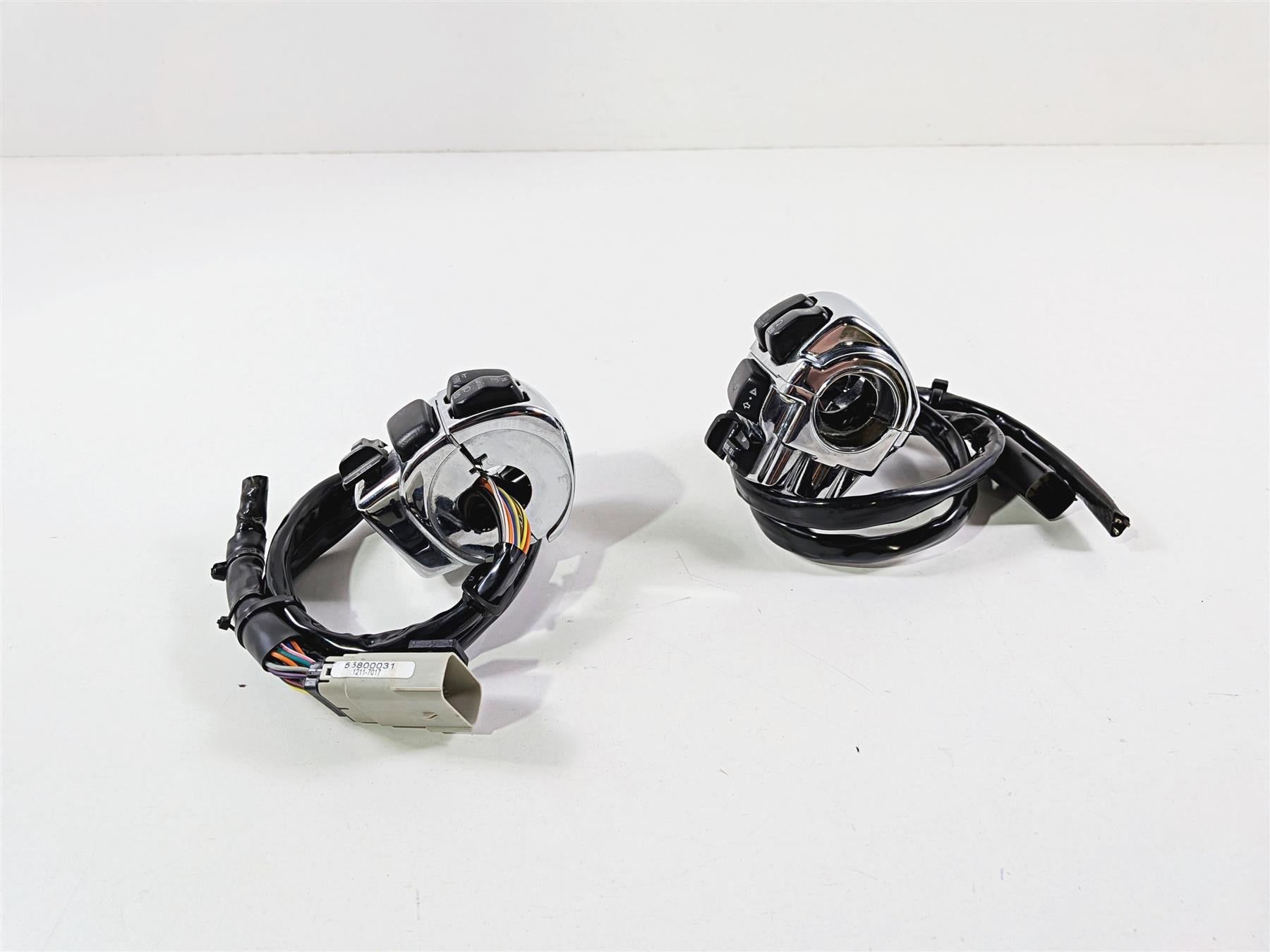 2011 Harley Touring FLHTCU CVO Electra Glide Left Right Control Switch 71682-06A-Mototech271