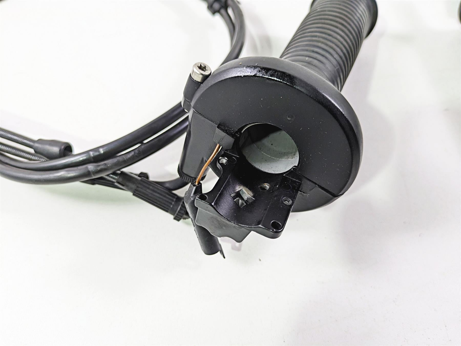 2010 BMW R1200RT K26 Heated Hand Grip Throttle Cable Set 61317713247 61317708236 {{ shop.shopifyCountryName }} - Mototech271
