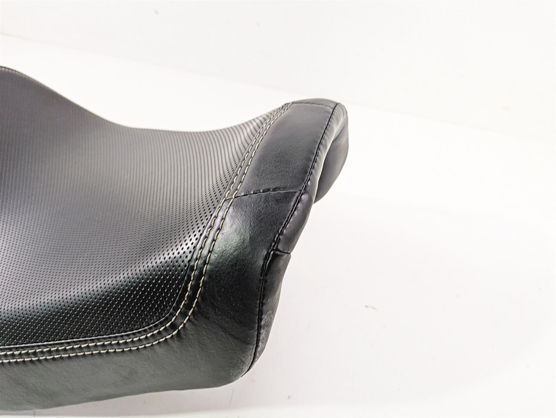 2015 Harley FXDF Dyna Fat Bob Seat Saddle Oem 1 Piece 2 Up 52000117 {{ shop.shopifyCountryName }} - Mototech271