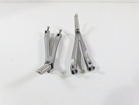 2008 Yamaha YZF R1 RN19 Oem Passenger Foot Peg Rest Set 5VY-2741L-00-00 {{ shop.shopifyCountryName }} - Mototech271