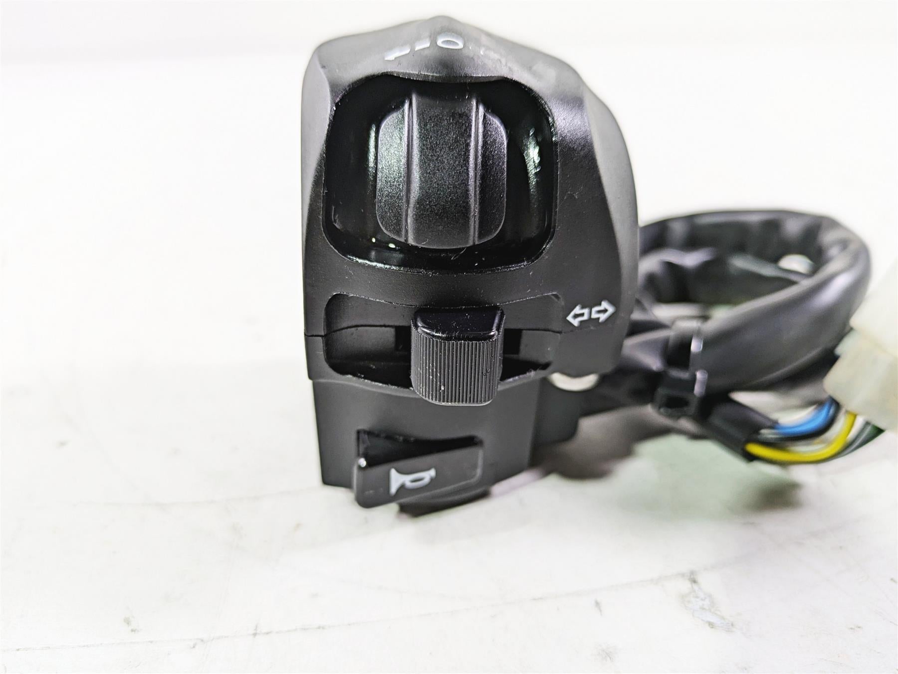 2022 MV Agusta F3 800 Rosso Left Hand Control Switch Light Blinker 8A00B9497 {{ shop.shopifyCountryName }} - Mototech271