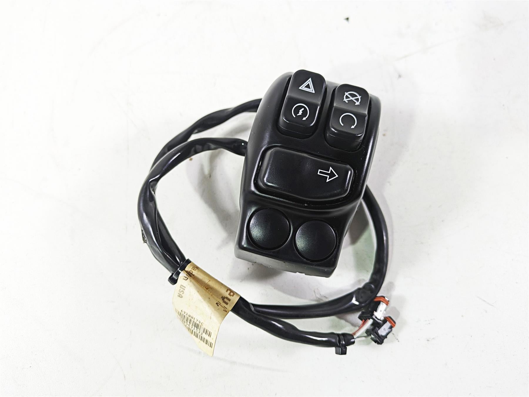 2020 Harley Touring FLHT Electra Glide Right Hand Control Switch 71500127C {{ shop.shopifyCountryName }} - Mototech271