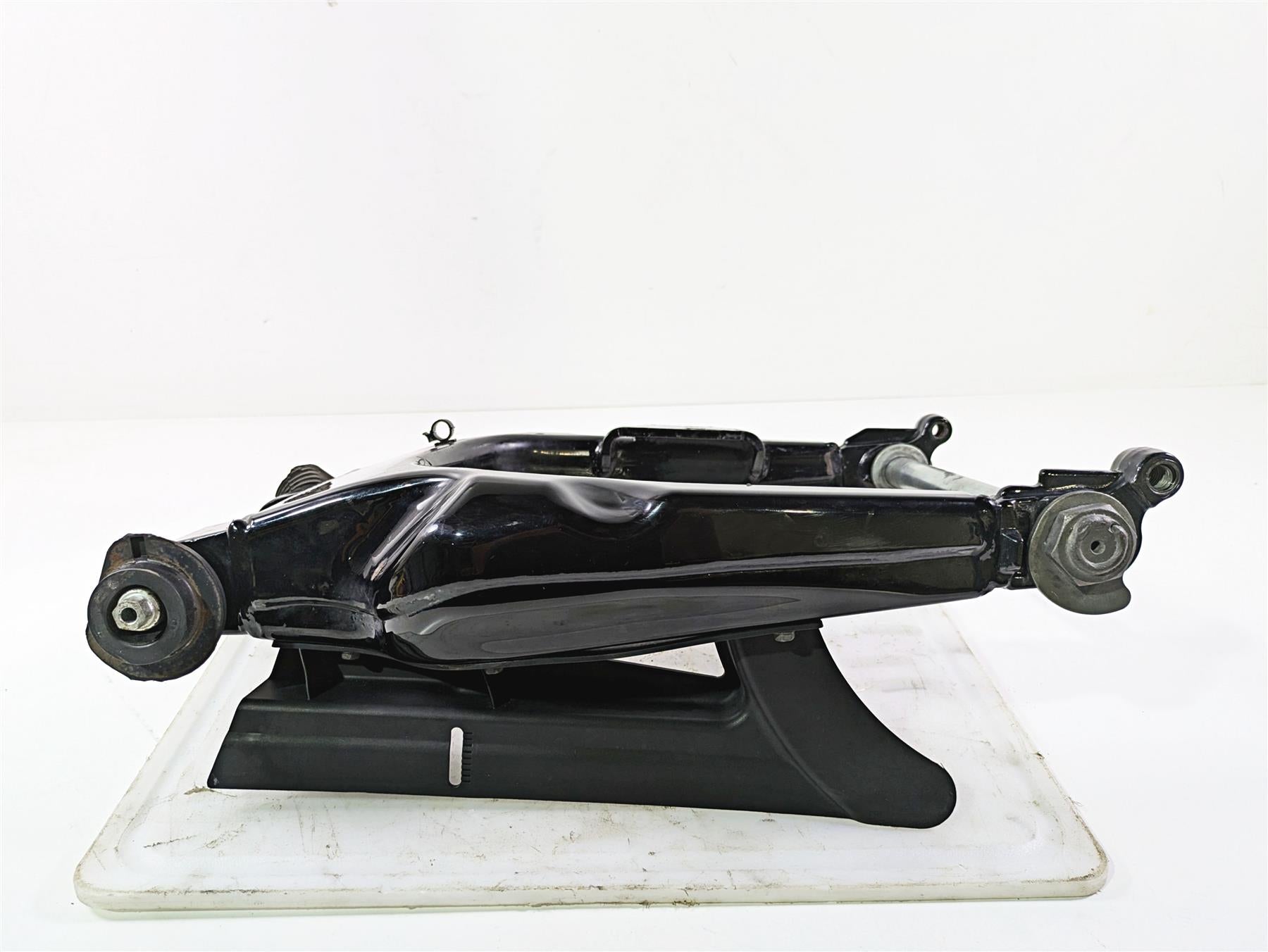 2010 Harley Touring FLHTK Electra Glide Swingarm Swing Arm Axle 47549-09A {{ shop.shopifyCountryName }} - Mototech271