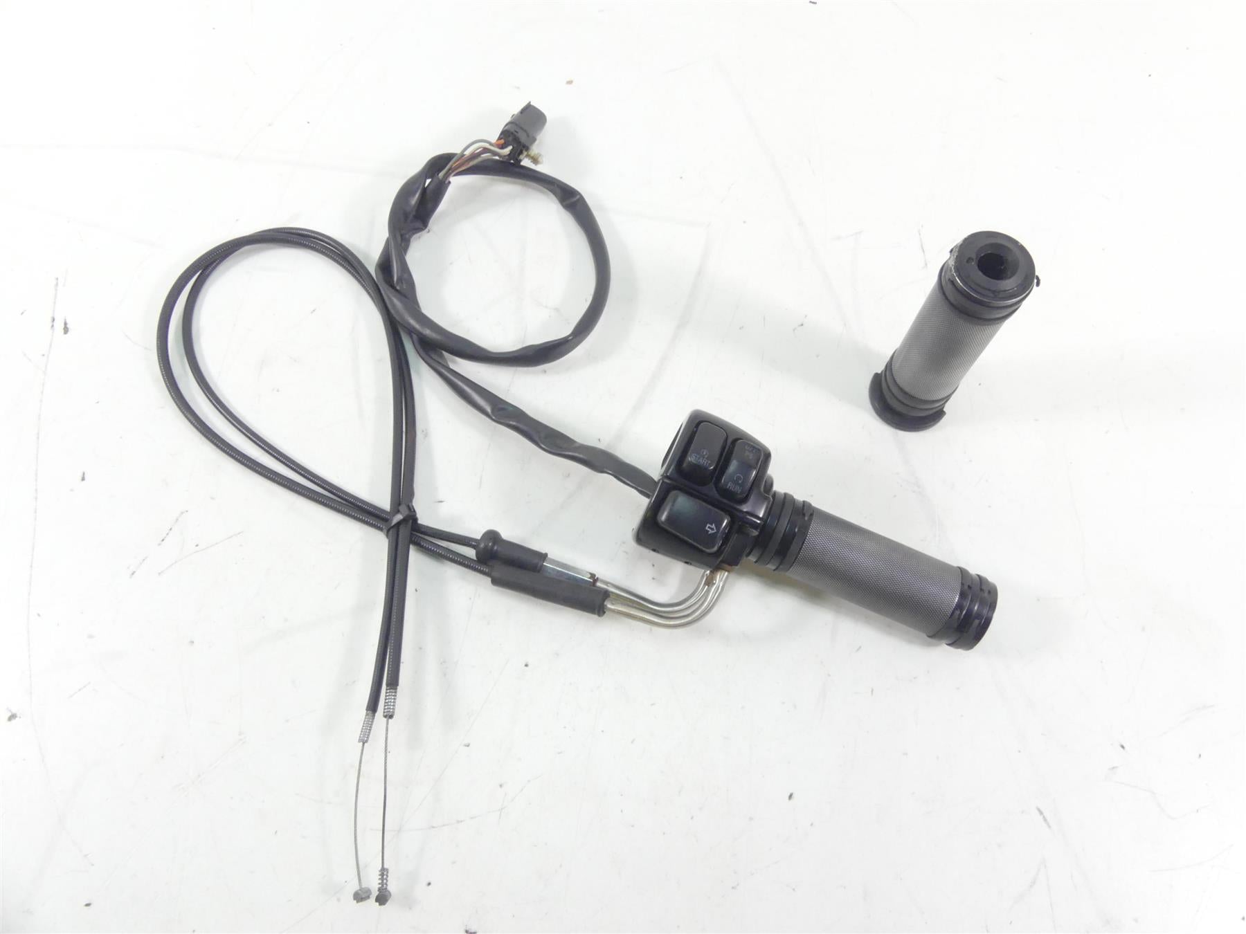 2008 Harley Softail FXSTB Night Train Right Hand Start Control Switch 71684-06A | Mototech271