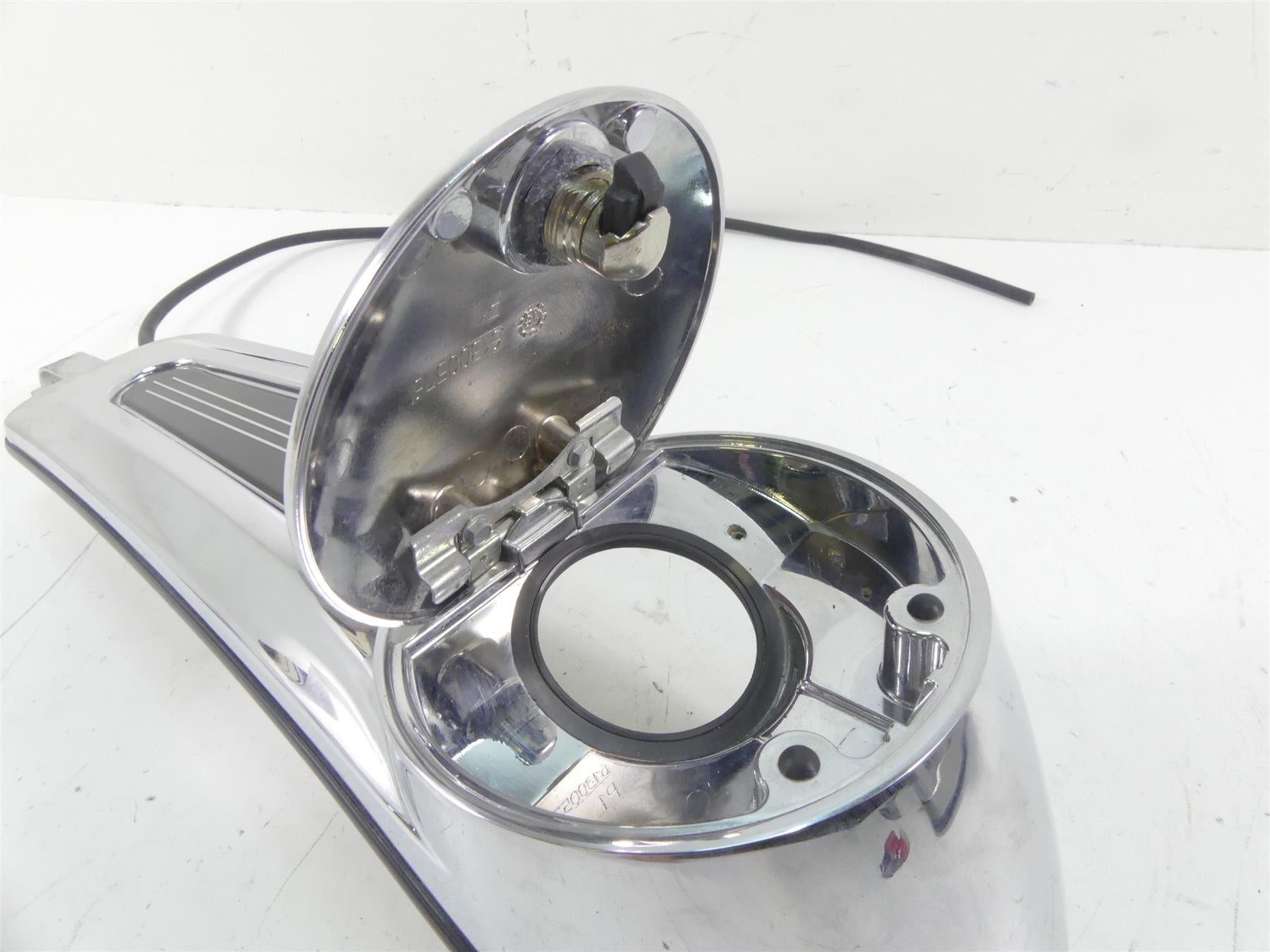 2016 Harley Touring FLTRX Road Glide Fuel Gas Petrol Tank Dash Console 69214-08 {{ shop.shopifyCountryName }} - Mototech271