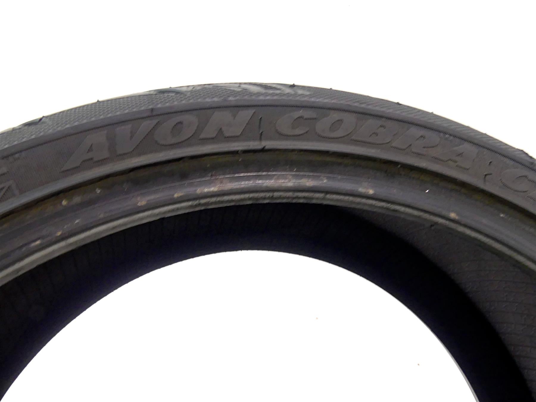Used Rear Motorcycle Tire Avon Cobra AV92 240/40VR18 4120211 {{ shop.shopifyCountryName }} - Mototech271